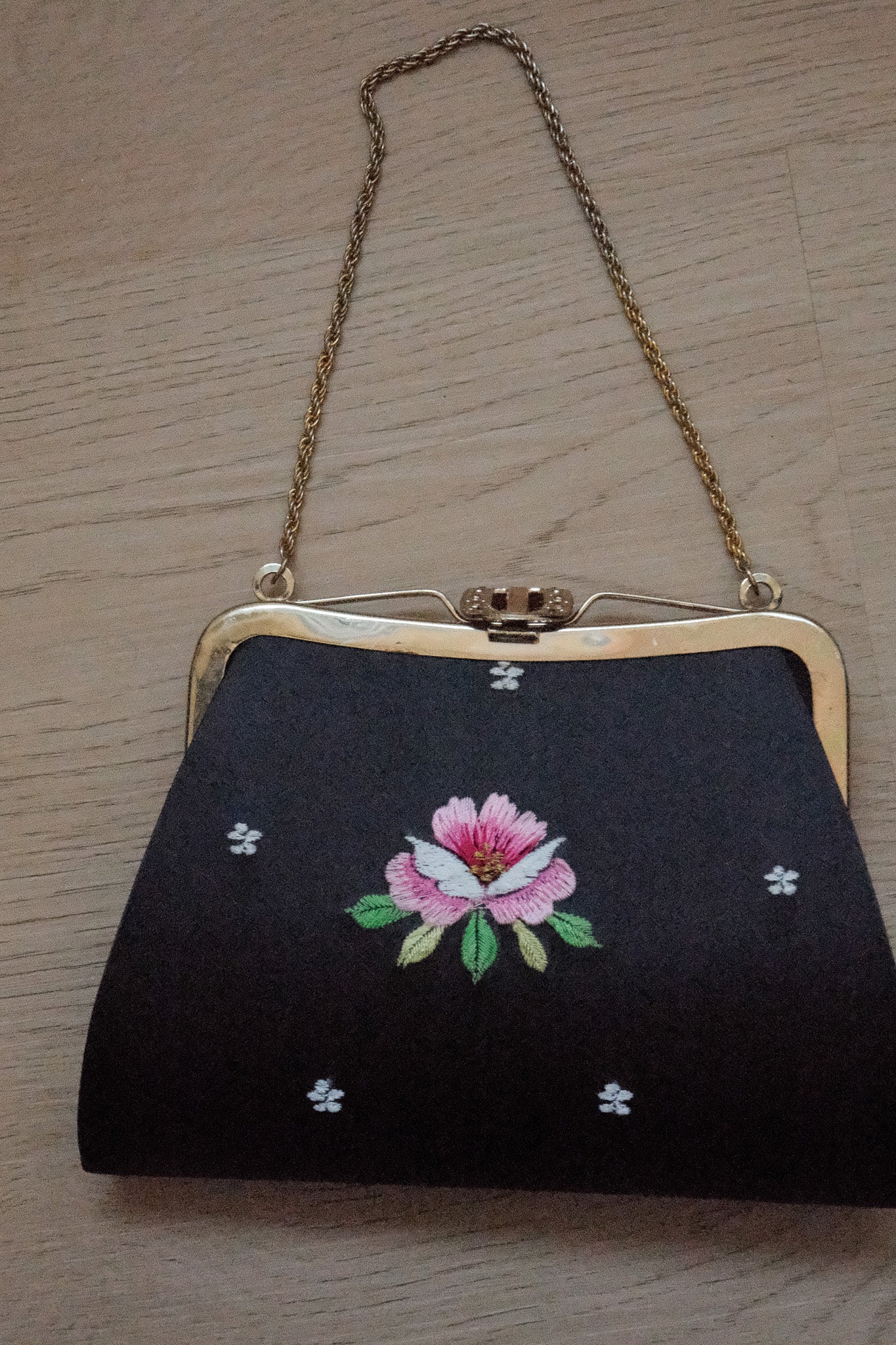 Vintage x Embroidered Purse