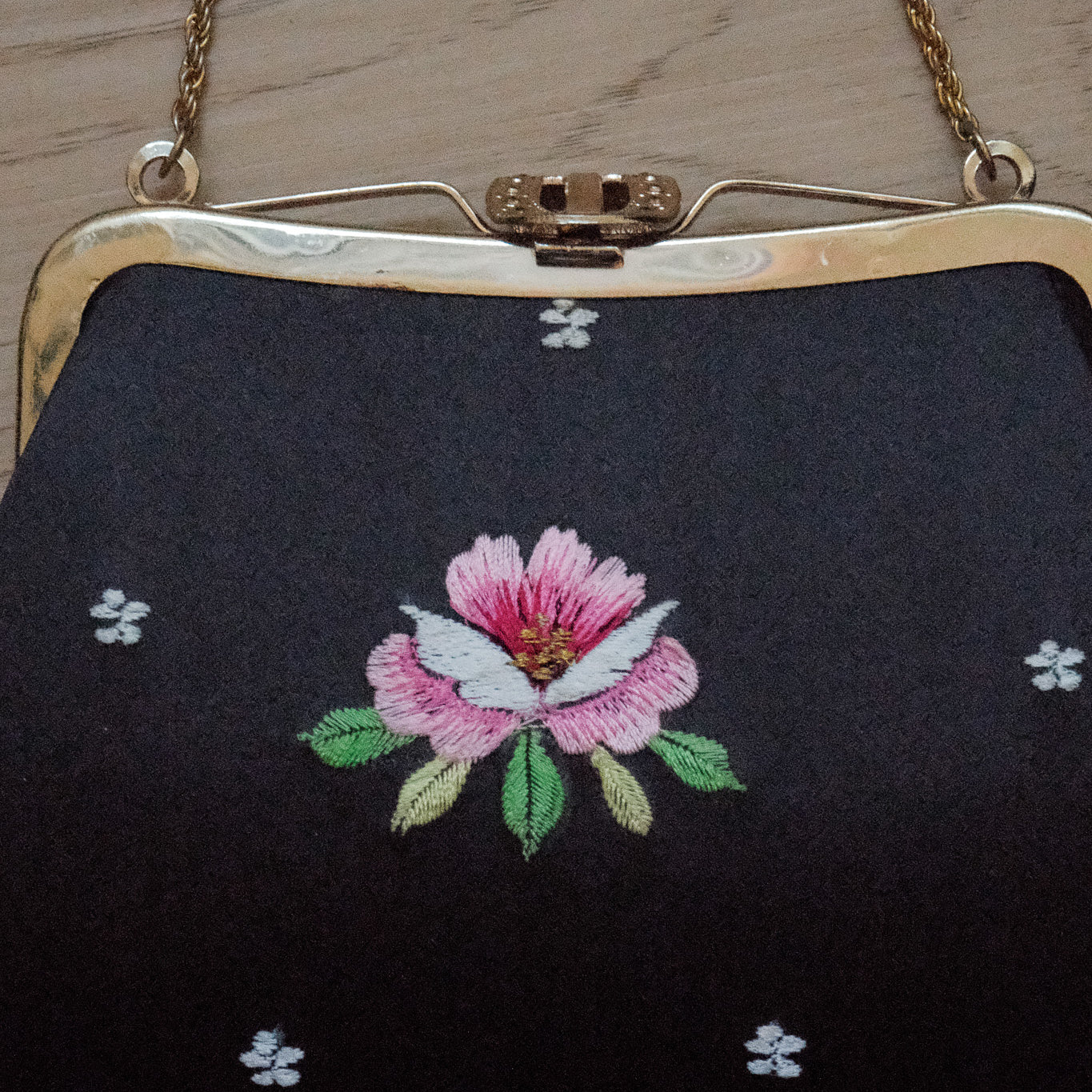 Vintage x Embroidered Purse