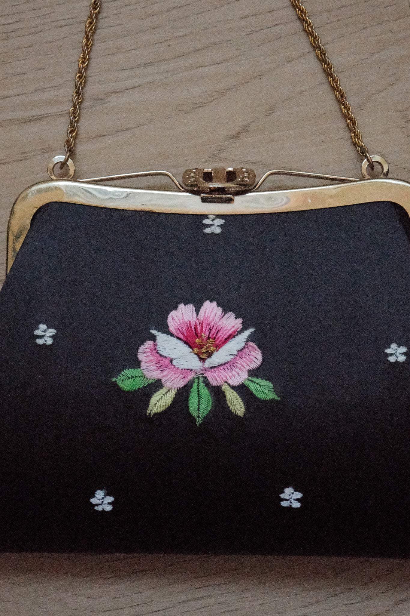 Vintage x Embroidered Purse