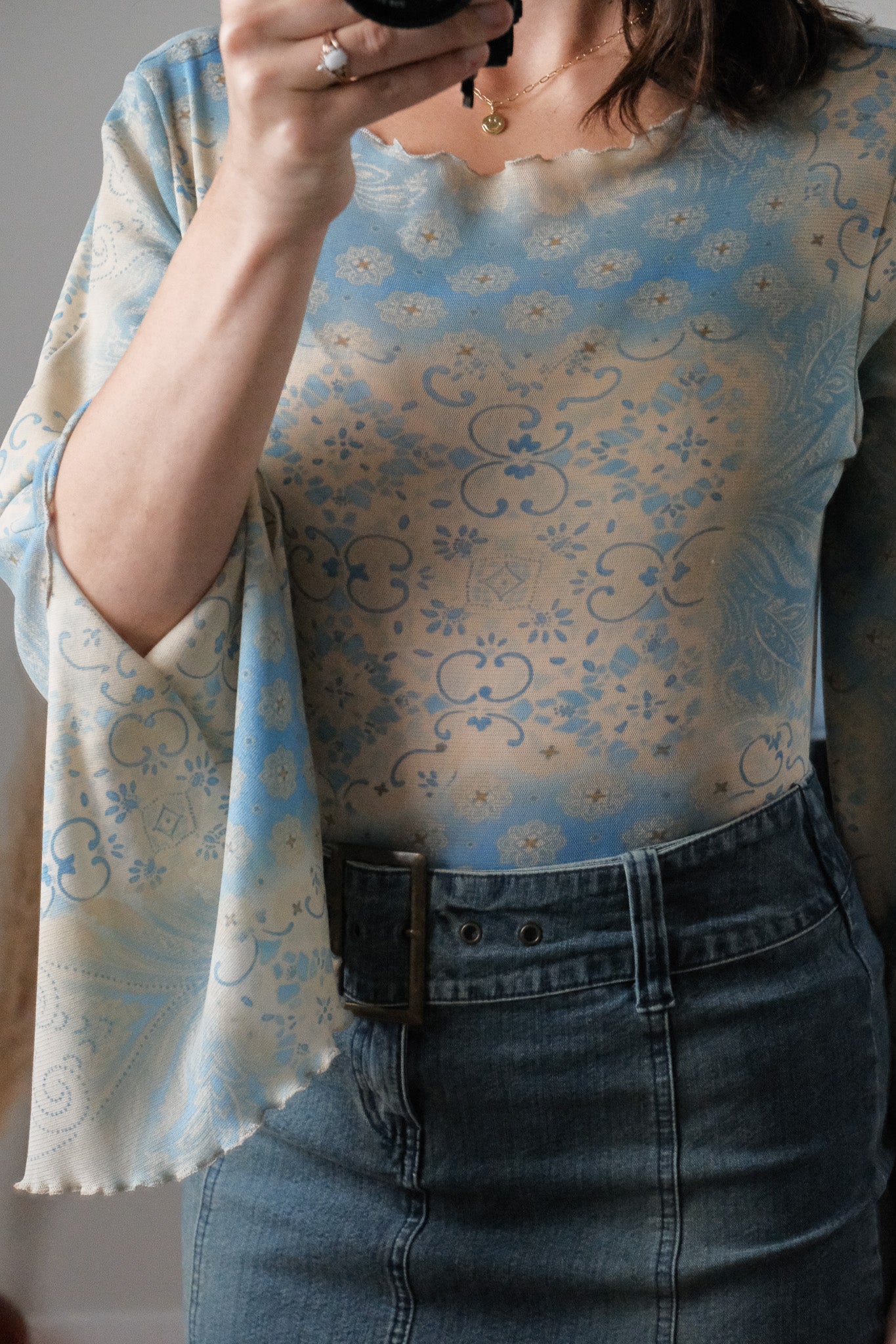 Vintage x Mesh Patterned Bell-Sleeve Top (L)