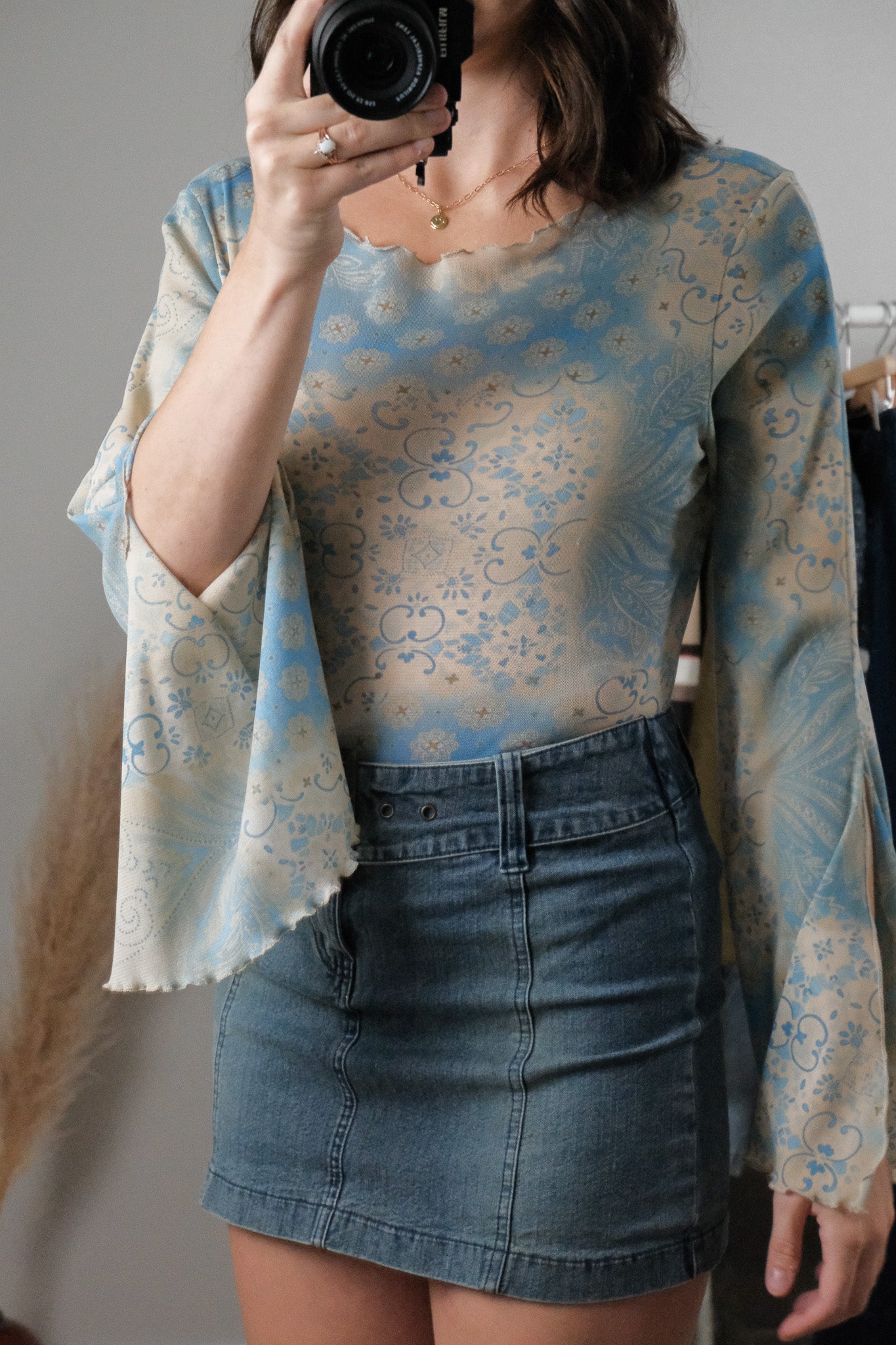 Vintage x Mesh Patterned Bell-Sleeve Top (L)