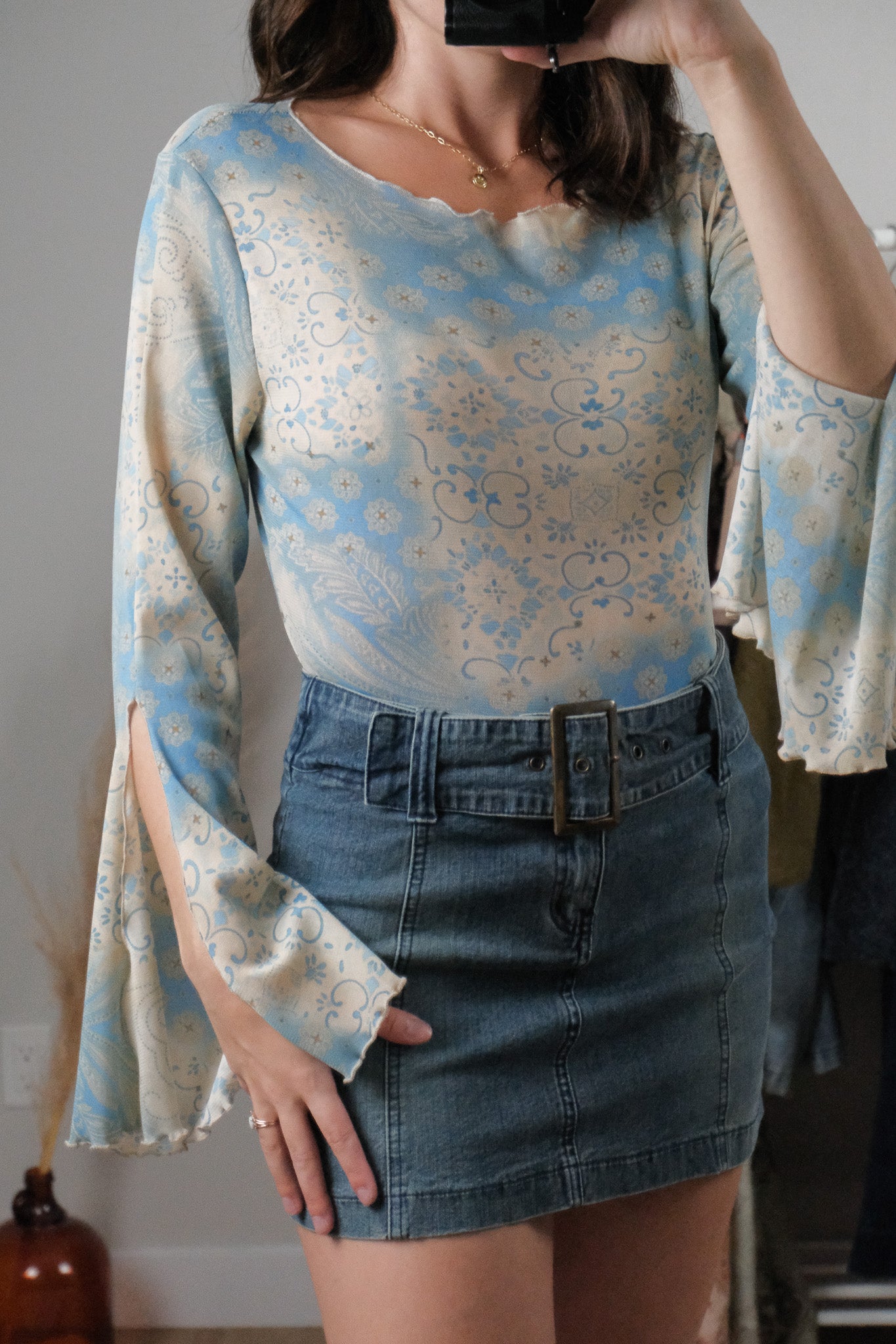 Vintage x Mesh Patterned Bell-Sleeve Top (L)