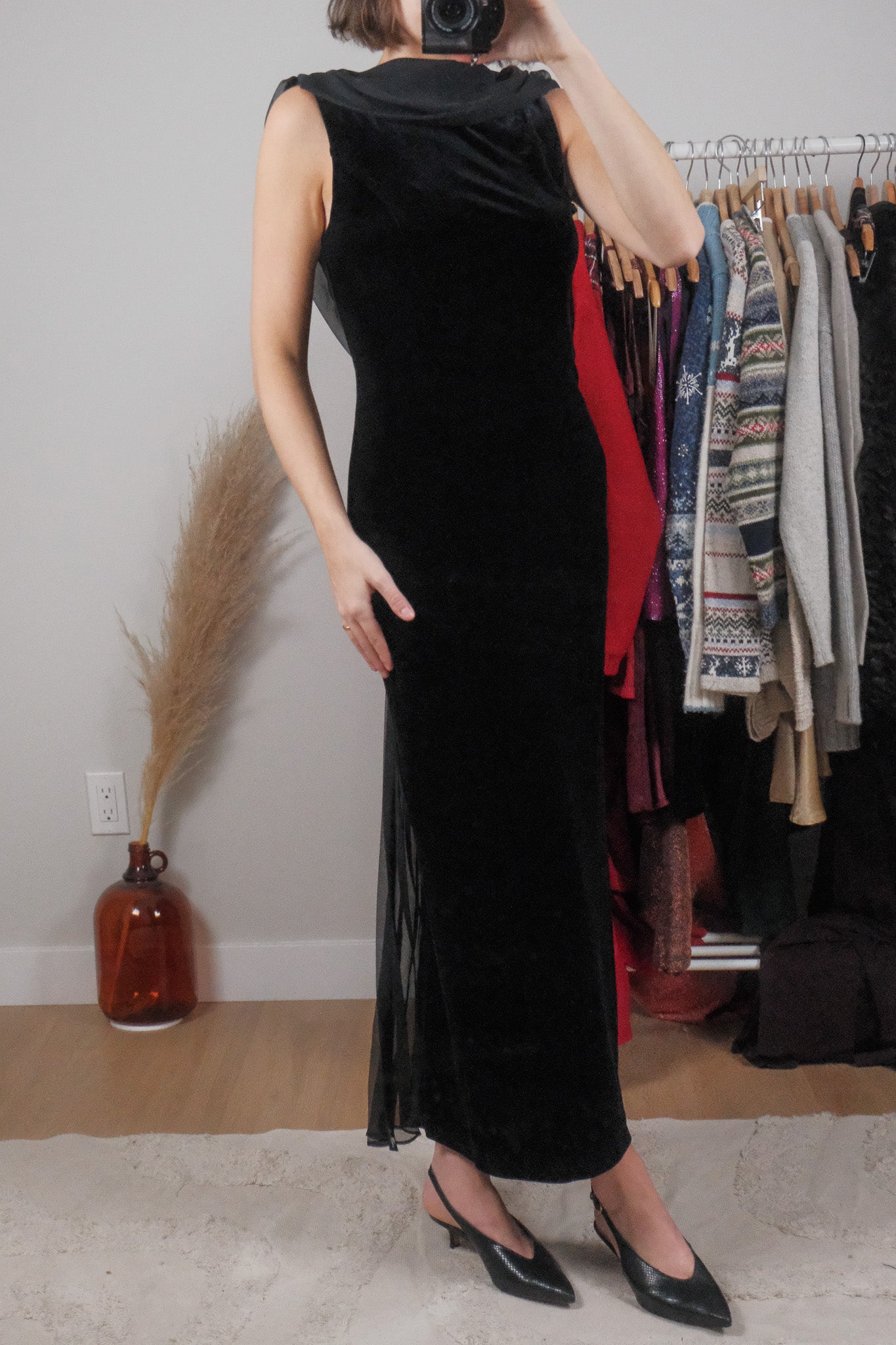 Made in Canada x Vintage x Velvet Low Back Maxi Dress (XS/S)