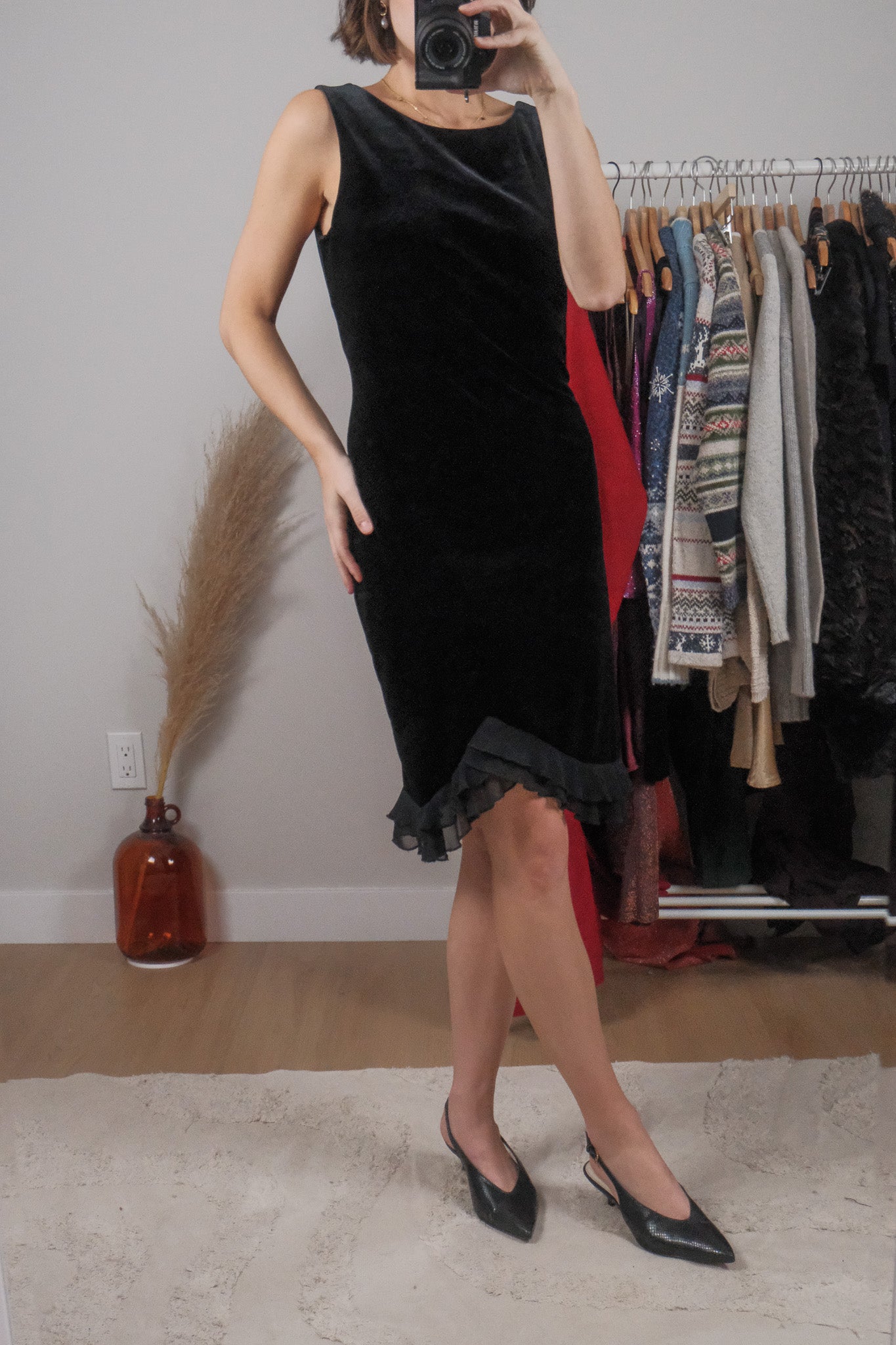 Made in Canada x Vintage x Velvet Midi Dress (8)