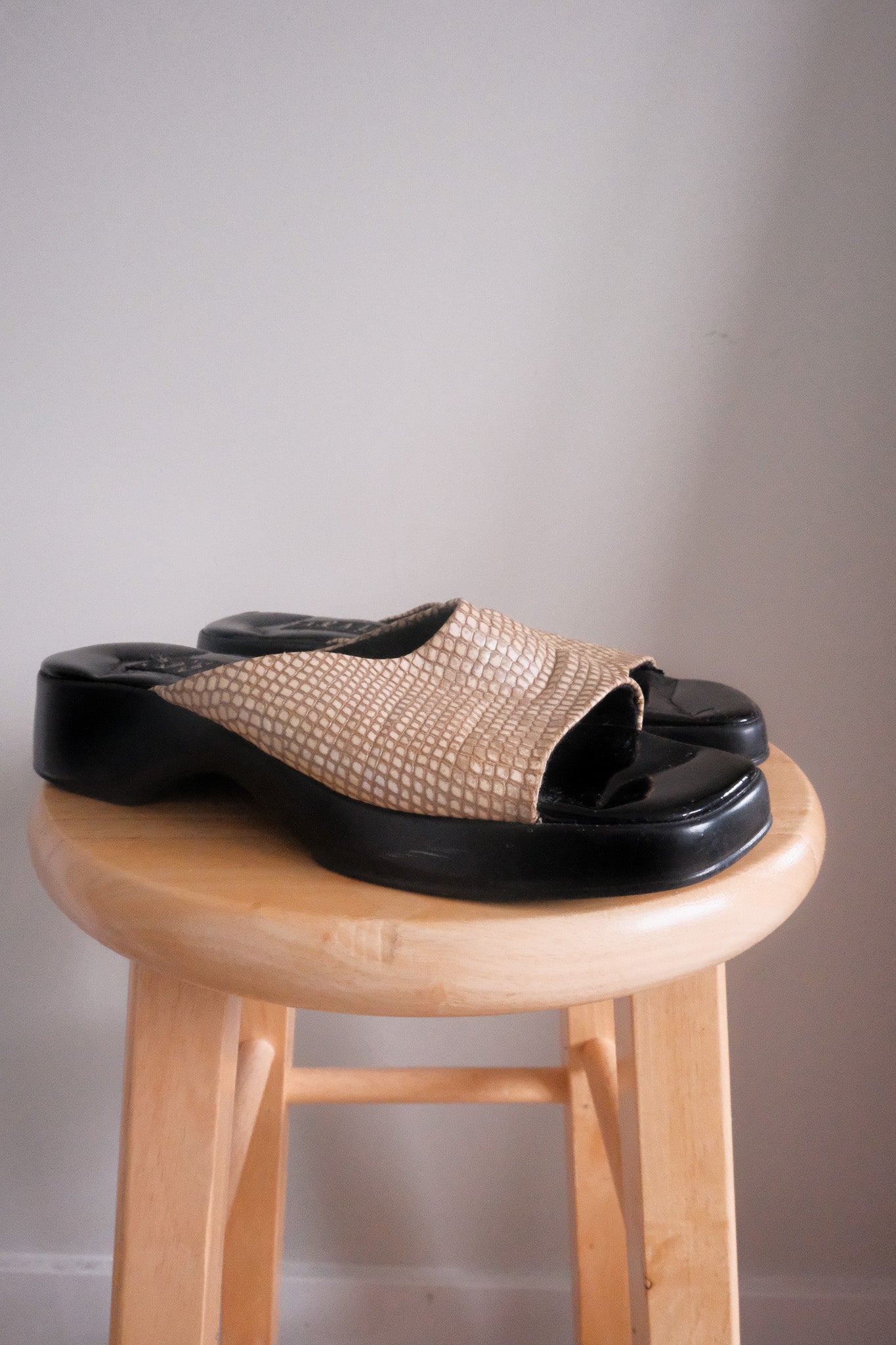 Made in Italy x Vintage x Iridescent Slides (7.5)