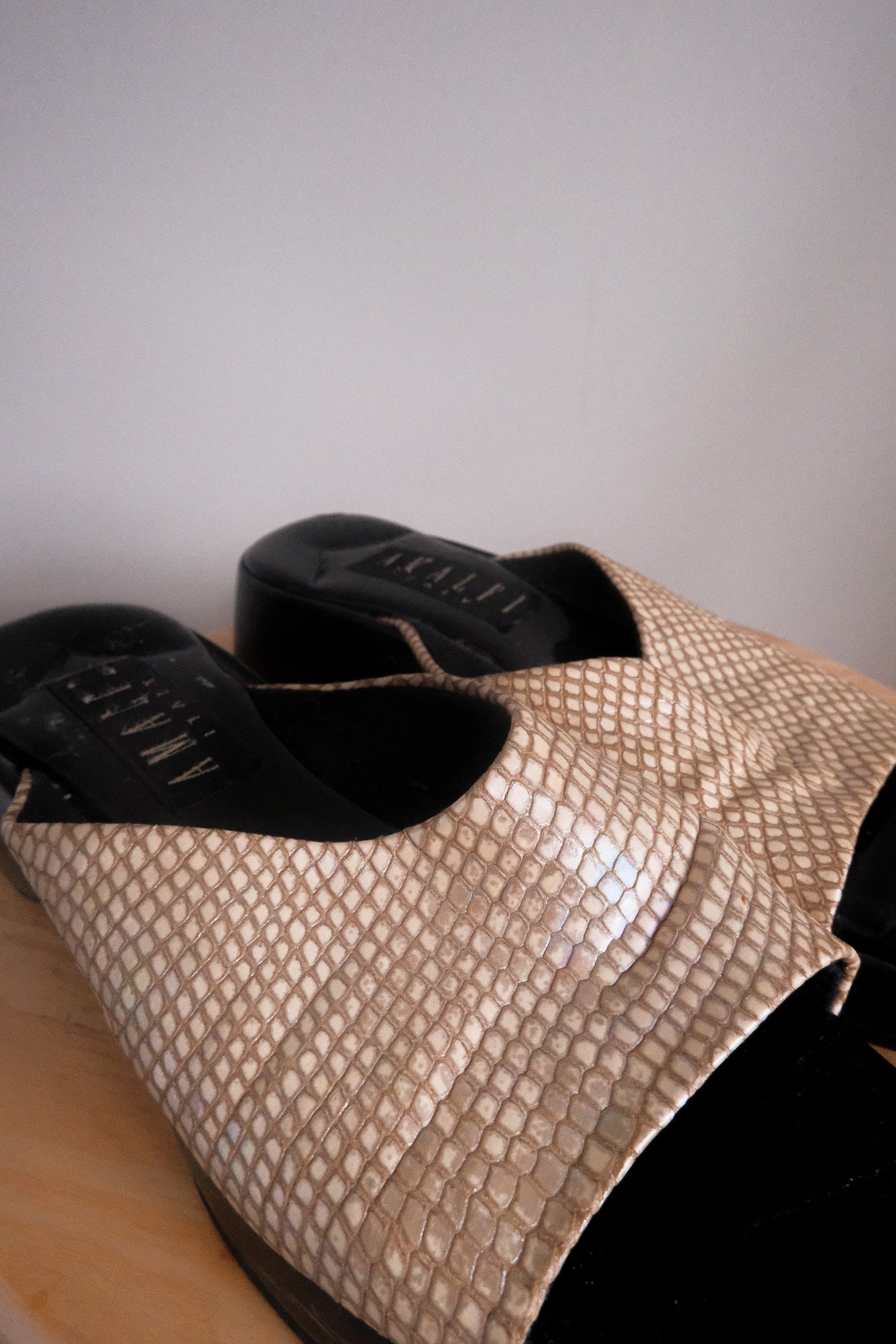 Made in Italy x Vintage x Iridescent Slides (7.5)