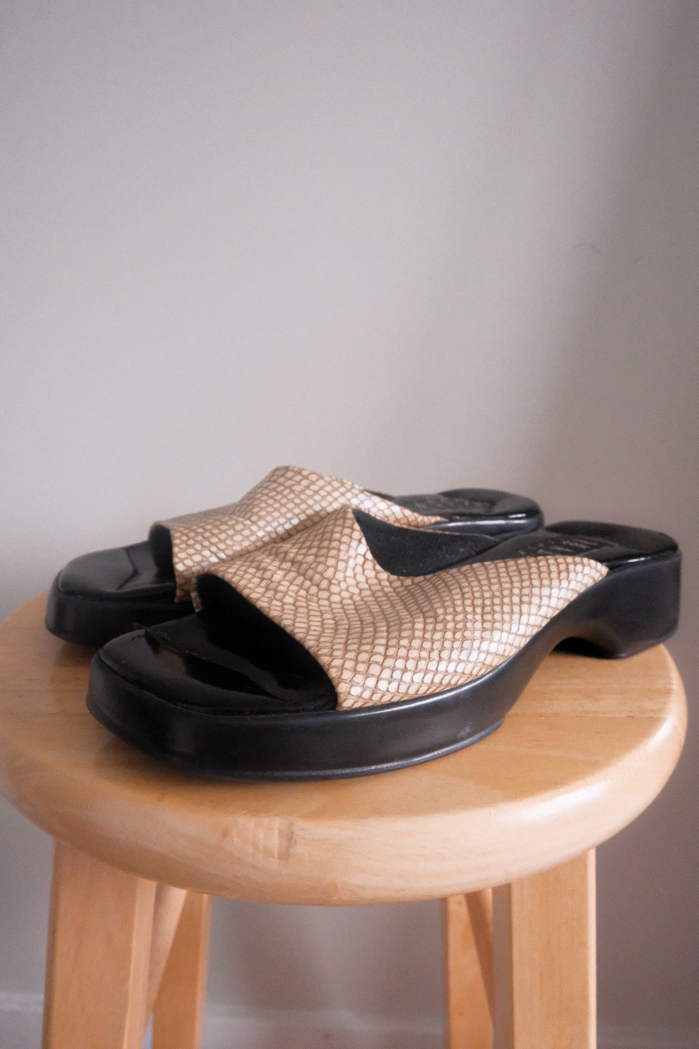 Made in Italy x Vintage x Iridescent Slides (7.5)
