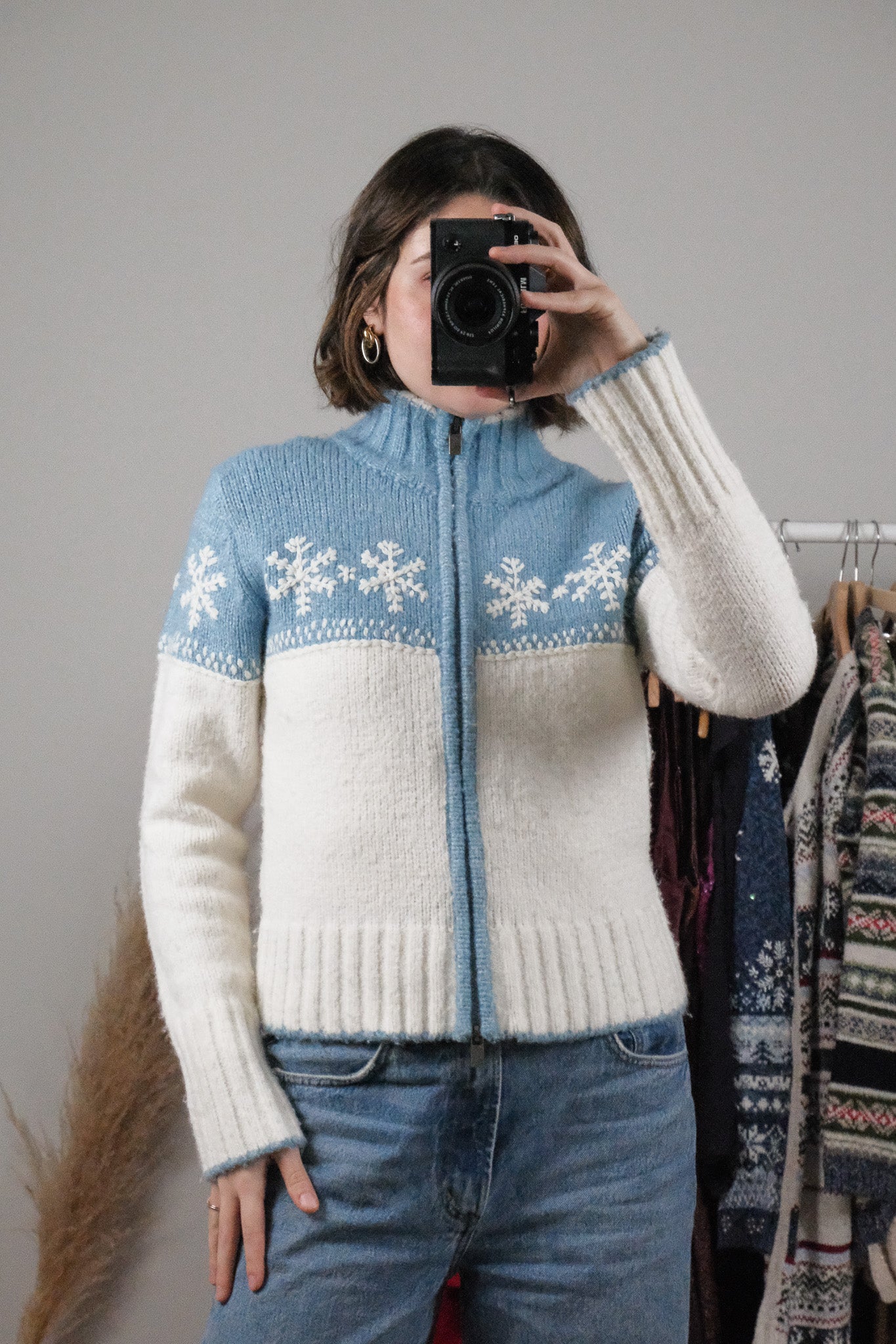 Made in Korea x Vintage x Embroidered Snowflake Zip Up Sweater (M)