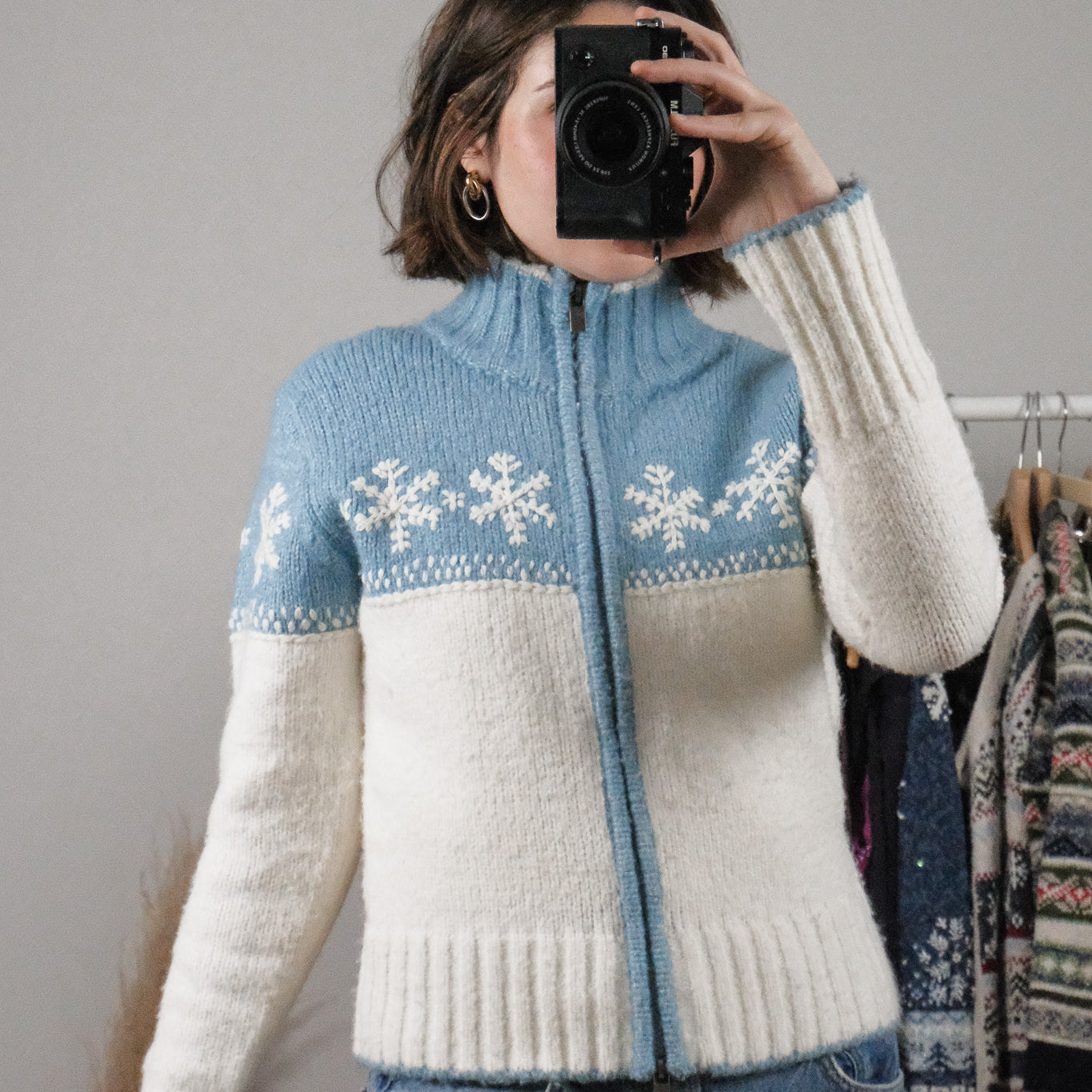 Made in Korea x Vintage x Embroidered Snowflake Zip Up Sweater (M)