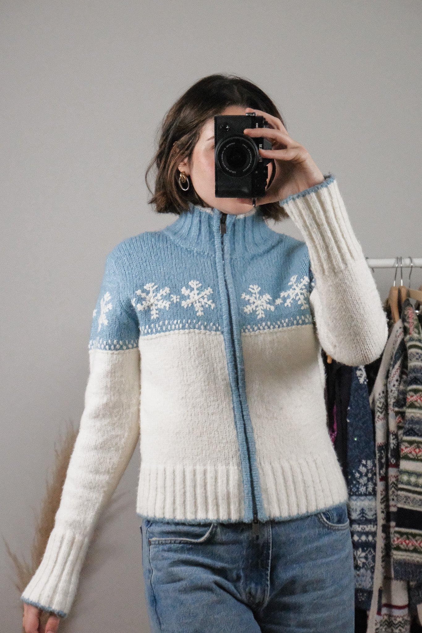 Made in Korea x Vintage x Embroidered Snowflake Zip Up Sweater (M)