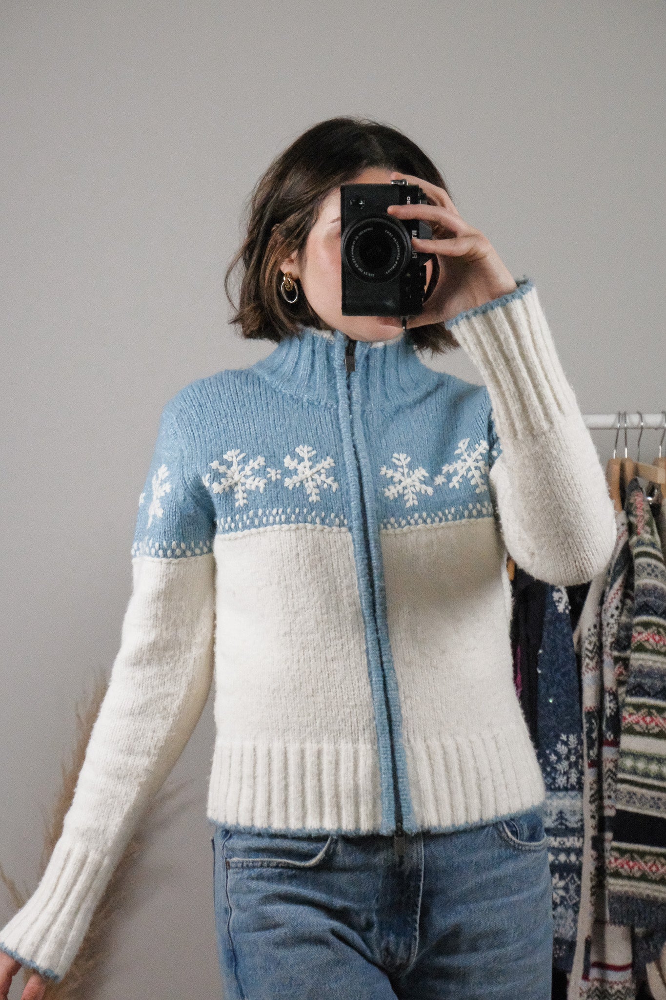 Made in Korea x Vintage x Embroidered Snowflake Zip Up Sweater (M)