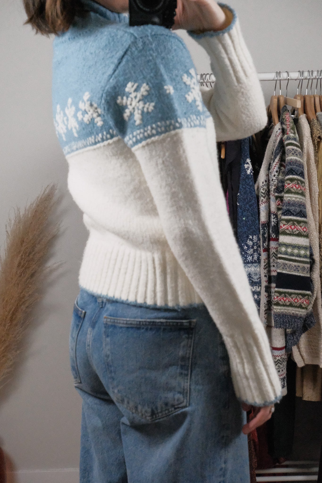 Made in Korea x Vintage x Embroidered Snowflake Zip Up Sweater (M)