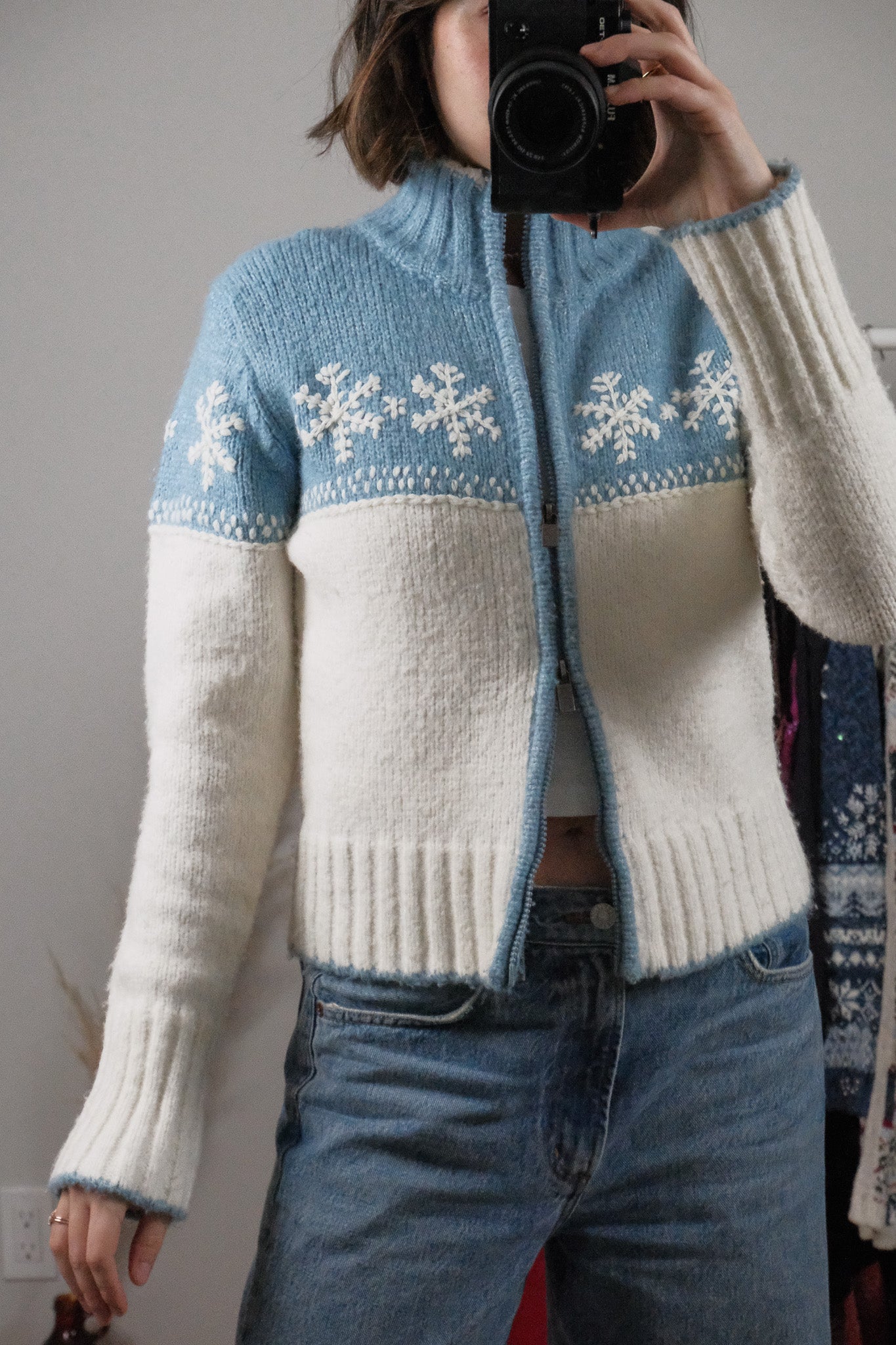 Made in Korea x Vintage x Embroidered Snowflake Zip Up Sweater (M)