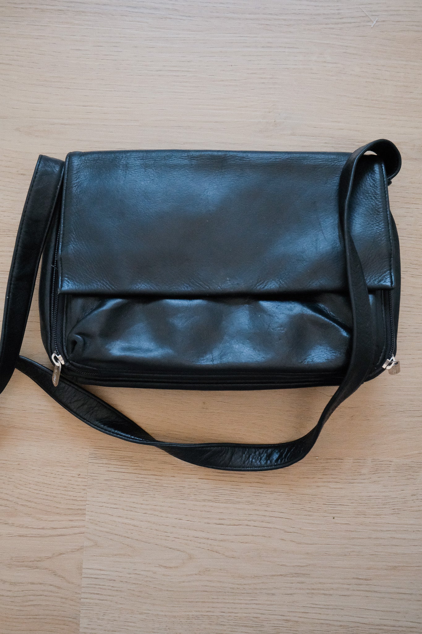 Vintage x Danier Leather Cross-Body Purse