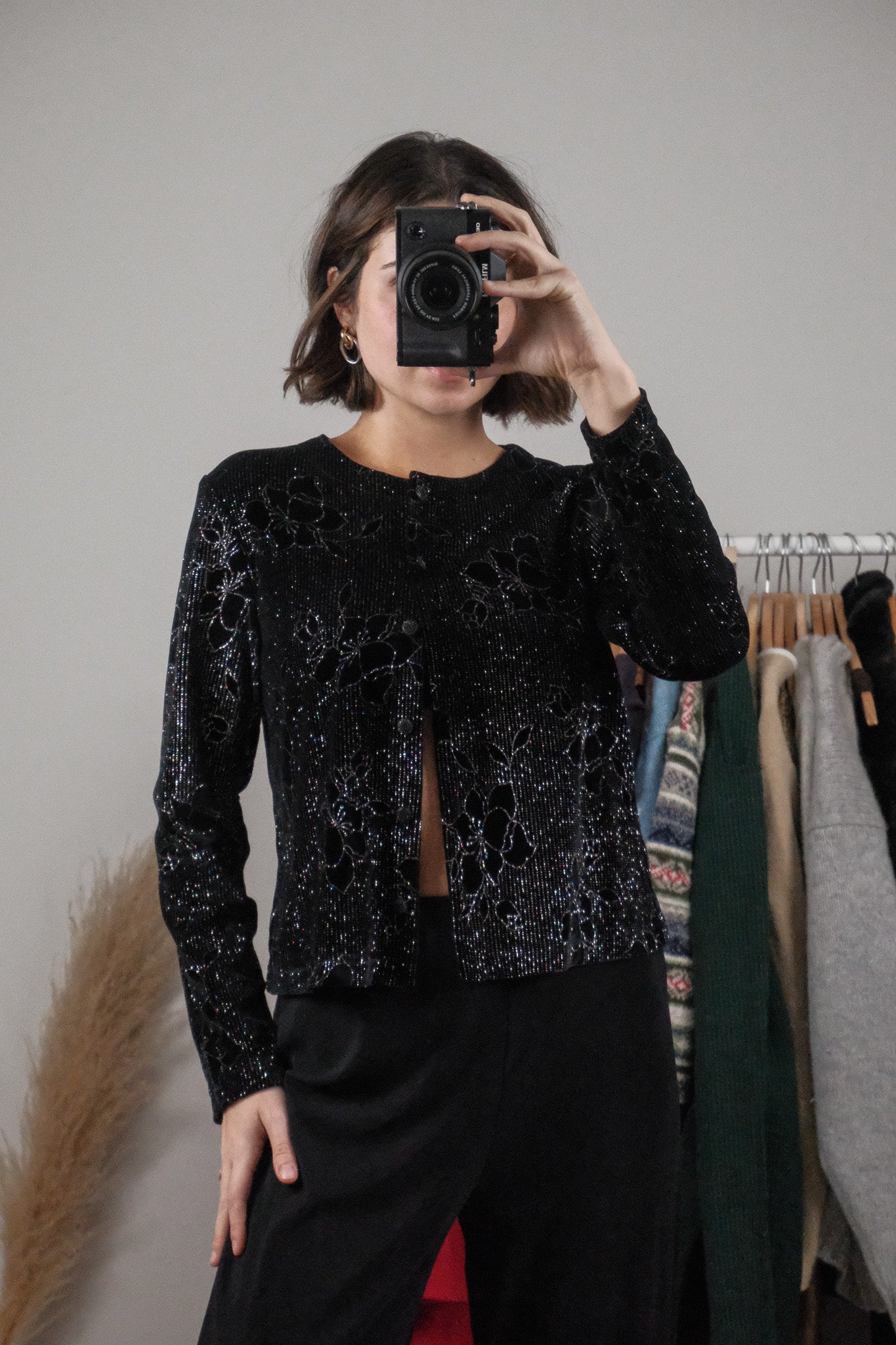 Made in Canada x Vintage x Velvet Floral Shimmer Cropped Cardigan (S)
