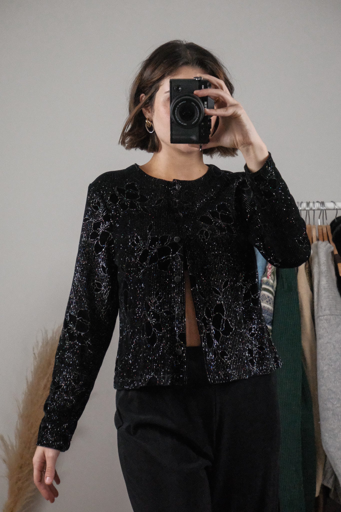 Made in Canada x Vintage x Velvet Floral Shimmer Cropped Cardigan (S)