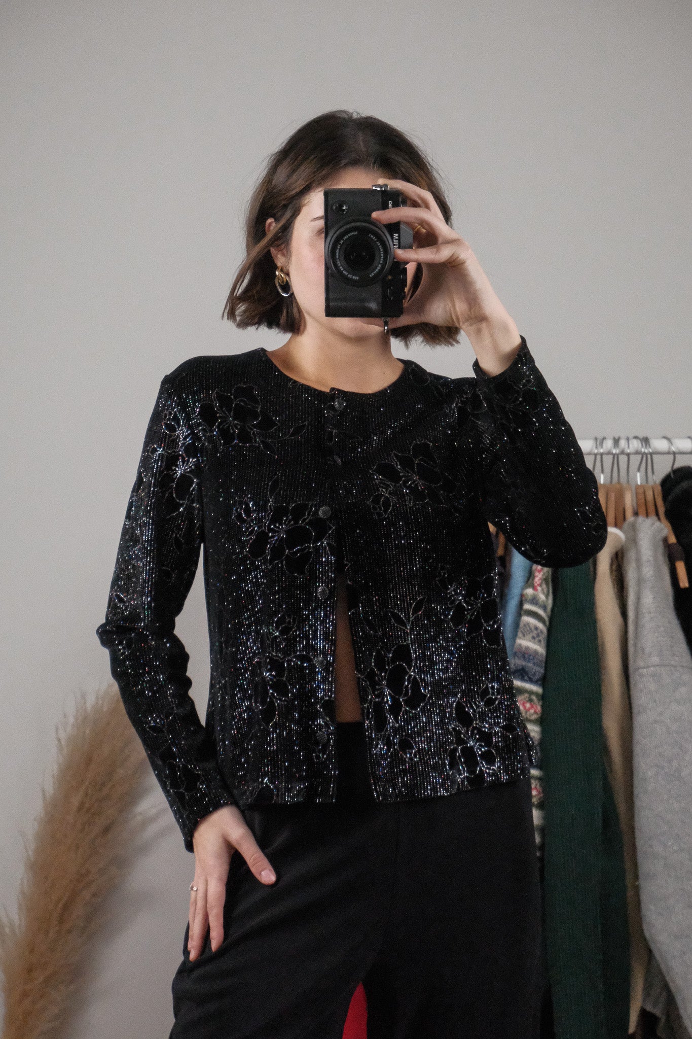 Made in Canada x Vintage x Velvet Floral Shimmer Cropped Cardigan (S)