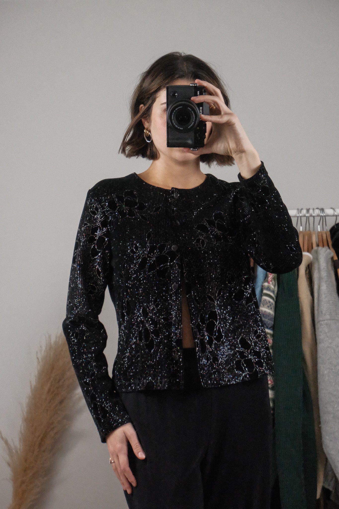 Made in Canada x Vintage x Velvet Floral Shimmer Cropped Cardigan (S)