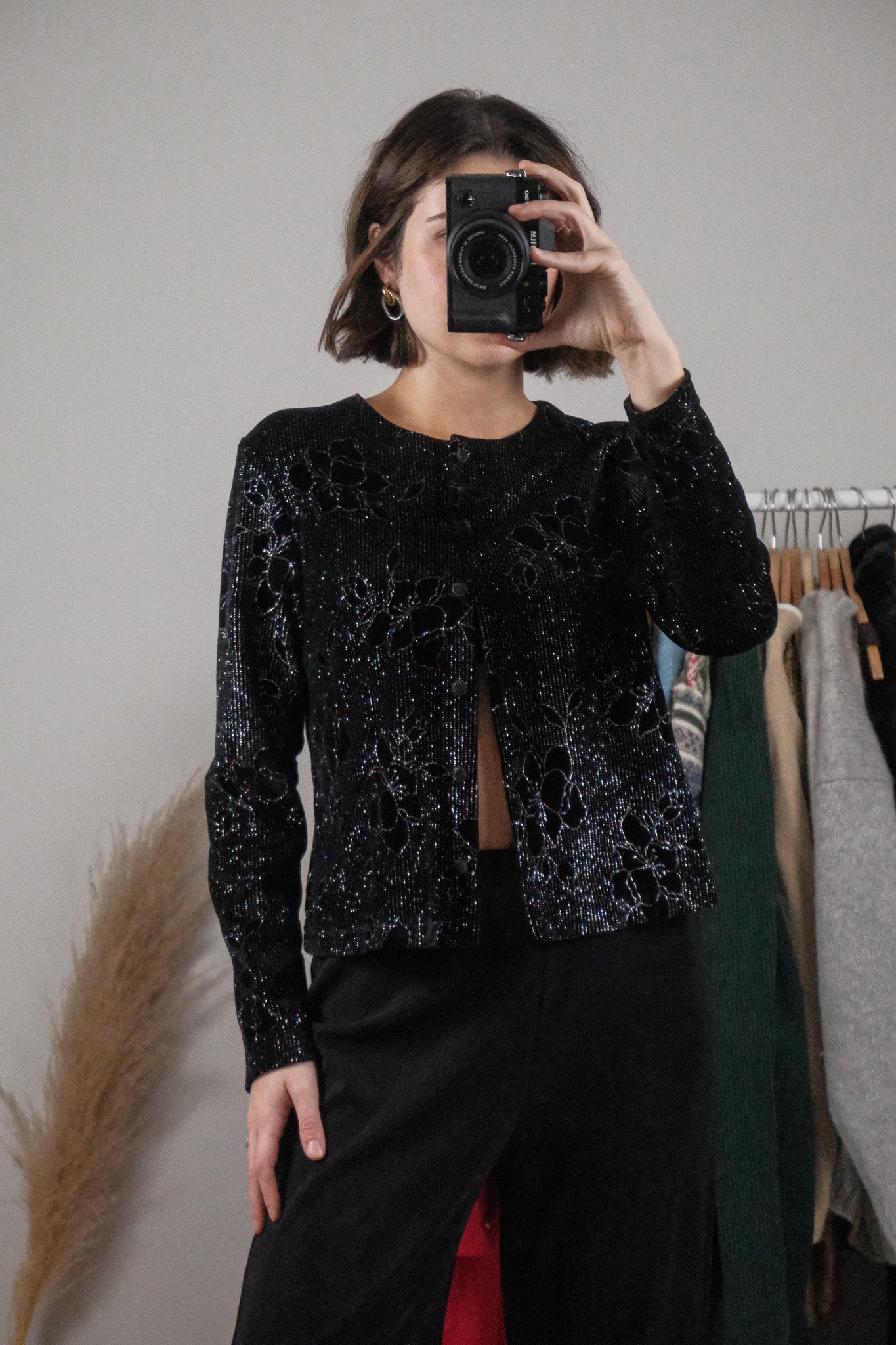 Made in Canada x Vintage x Velvet Floral Shimmer Cropped Cardigan (S)