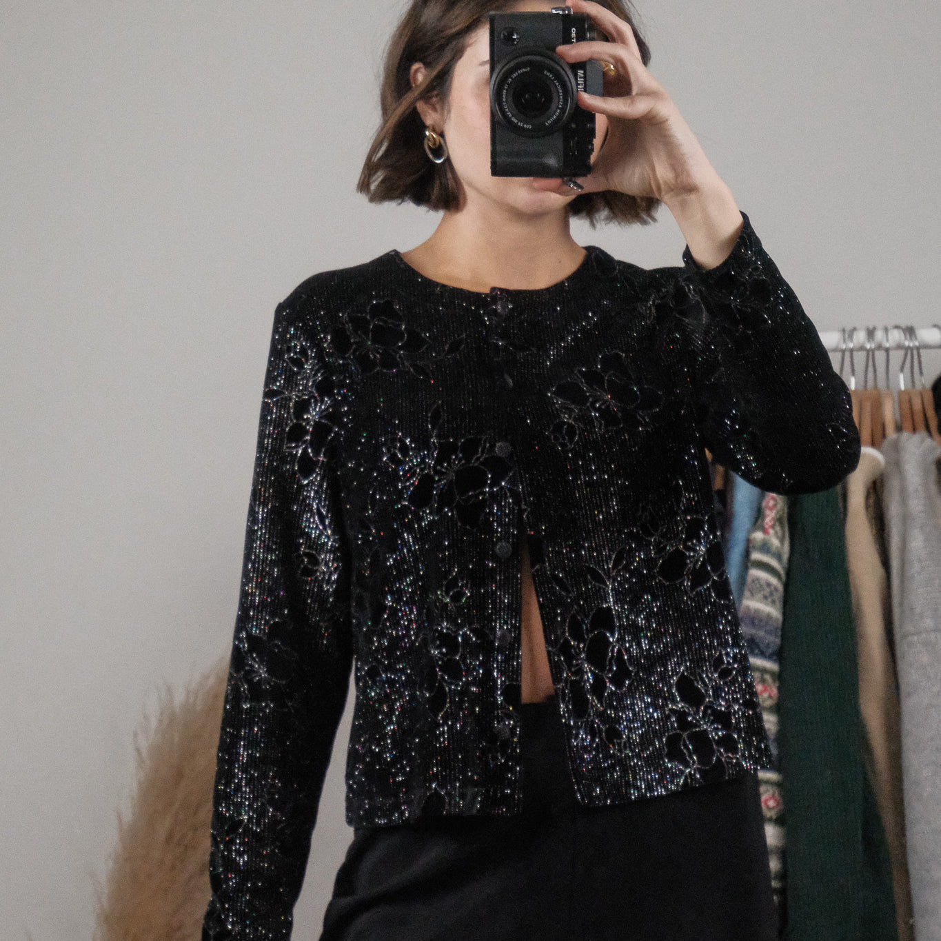 Made in Canada x Vintage x Velvet Floral Shimmer Cropped Cardigan (S)