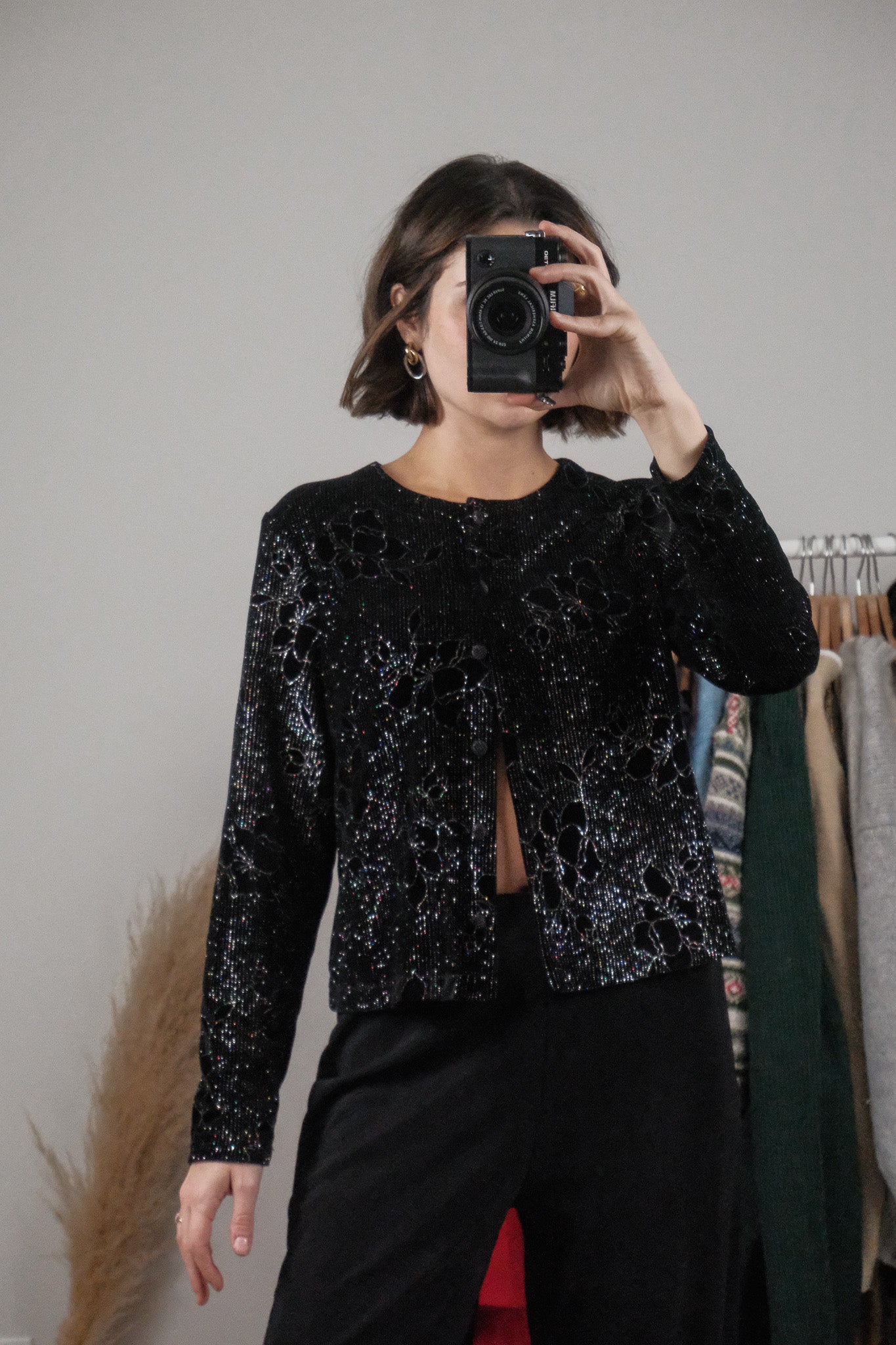 Made in Canada x Vintage x Velvet Floral Shimmer Cropped Cardigan (S)