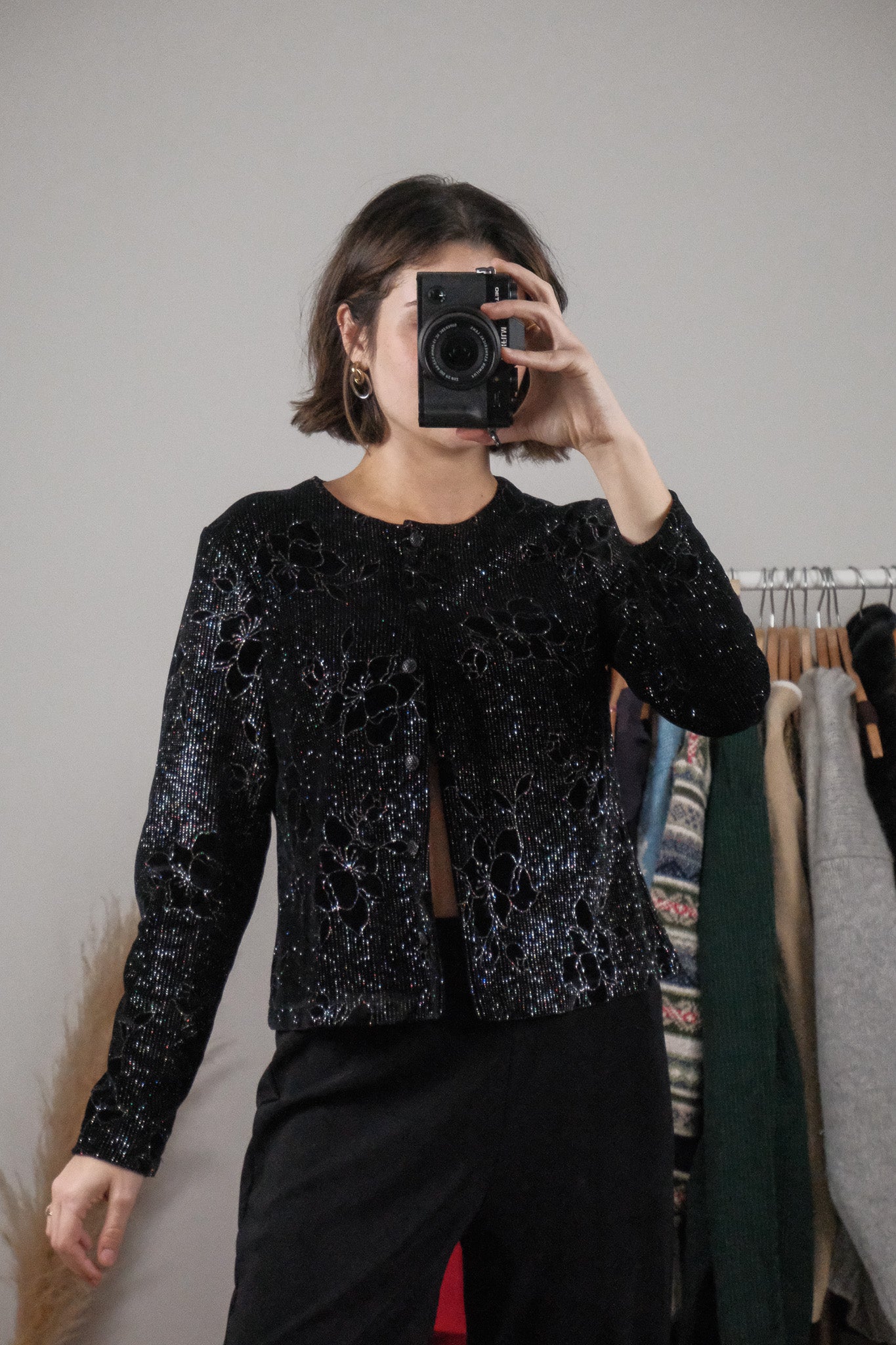 Made in Canada x Vintage x Velvet Floral Shimmer Cropped Cardigan (S)