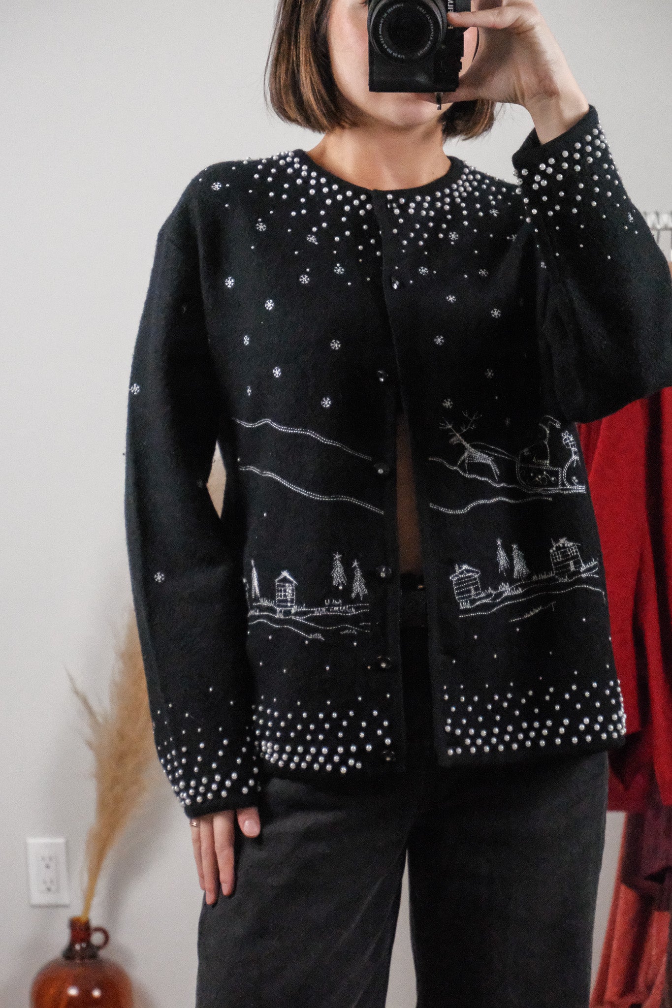 Vintage x 100% Wool Pearl/Embroidered Santa Cardigan (M)