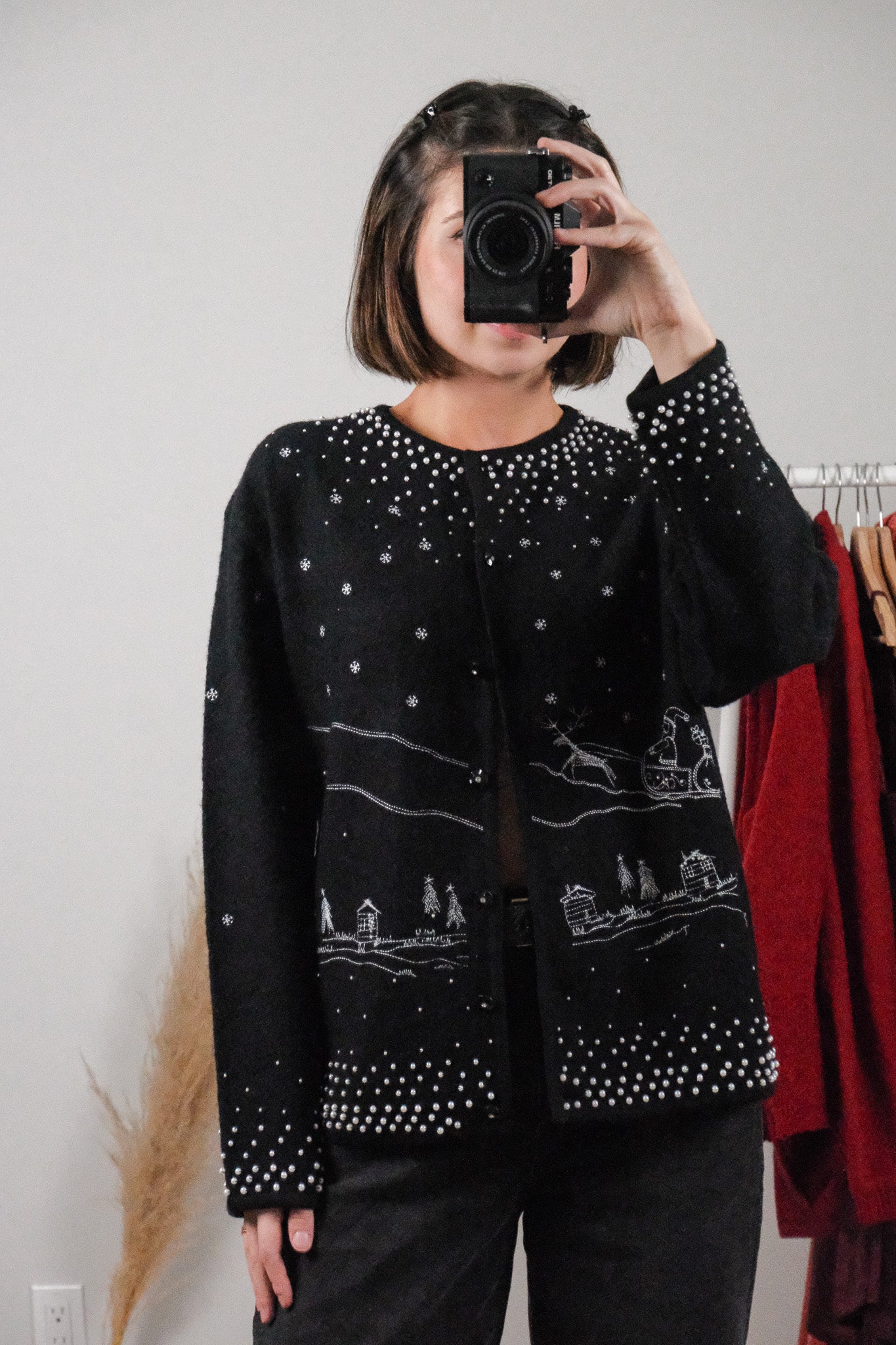 Vintage x 100% Wool Pearl/Embroidered Santa Cardigan (M)