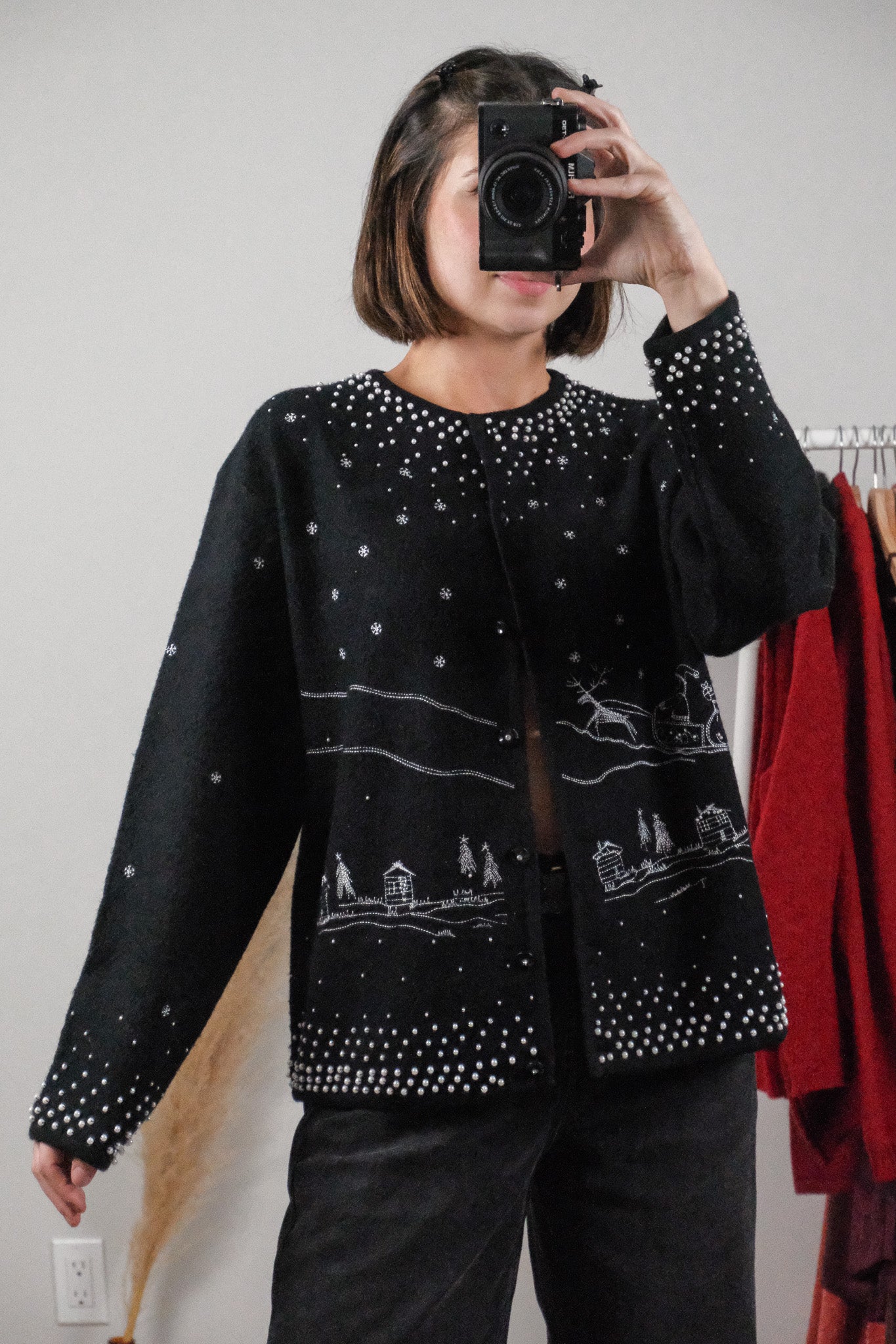 Vintage x 100% Wool Pearl/Embroidered Santa Cardigan (M)