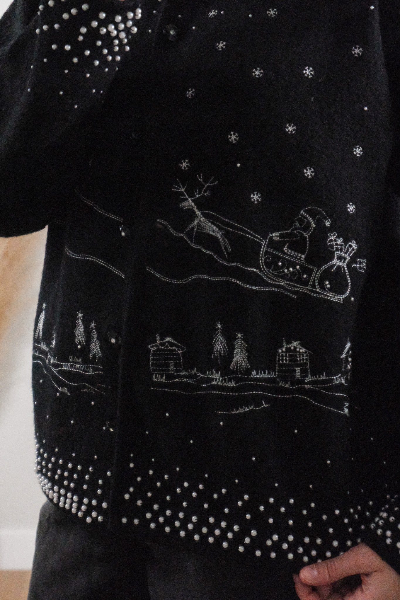 Vintage x 100% Wool Pearl/Embroidered Santa Cardigan (M)