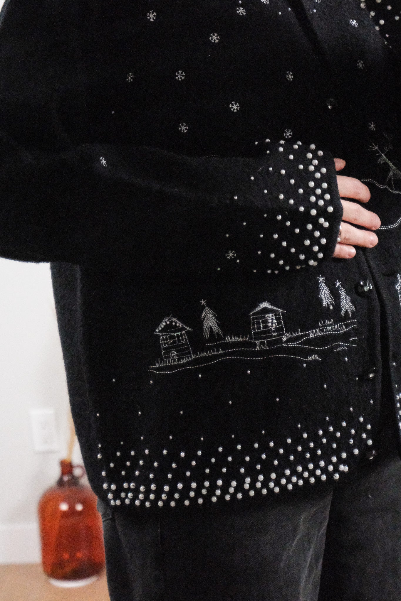 Vintage x 100% Wool Pearl/Embroidered Santa Cardigan (M)