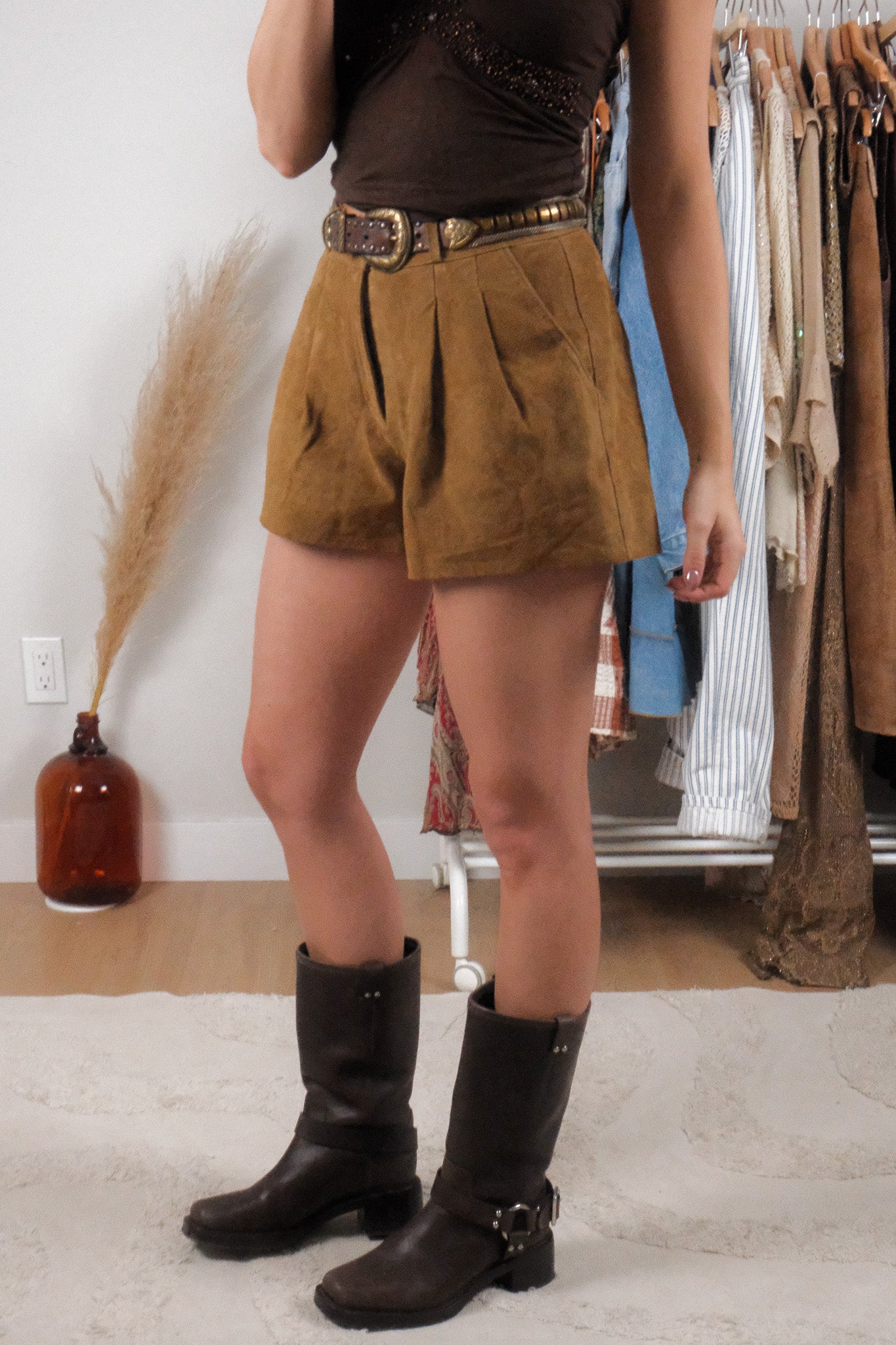 Modern x Suede Pleated Shorts (4)