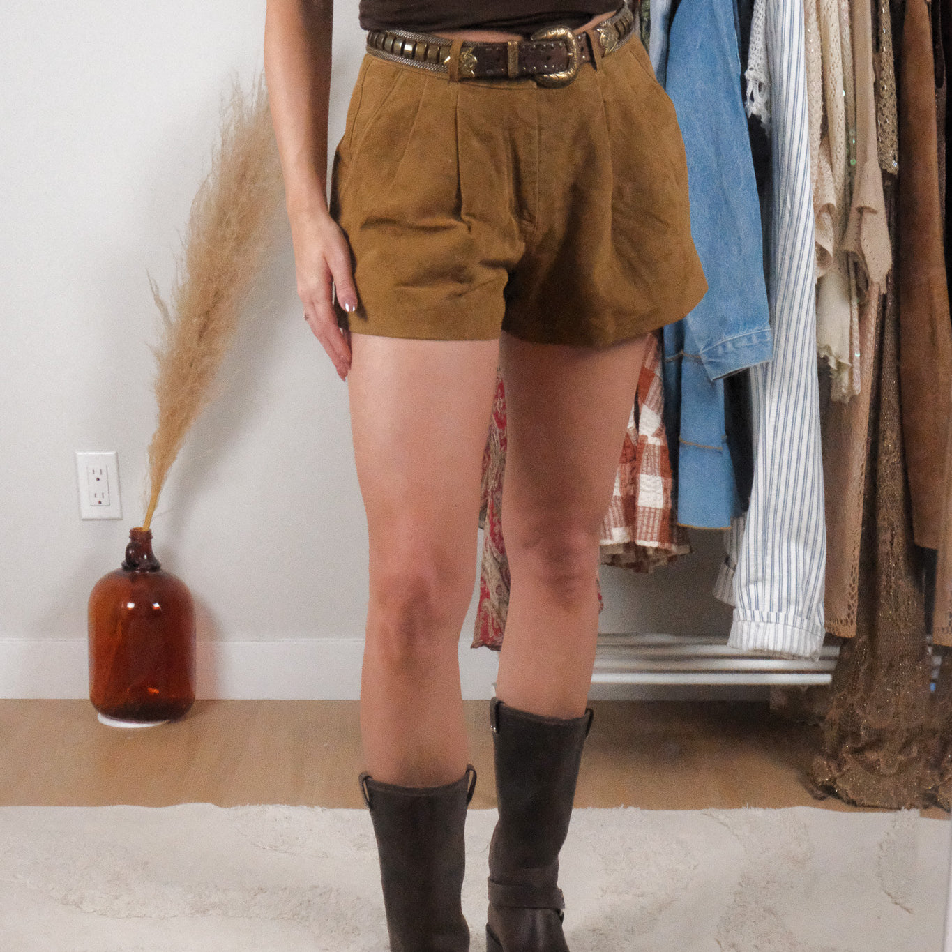 Modern x Suede Pleated Shorts (4)