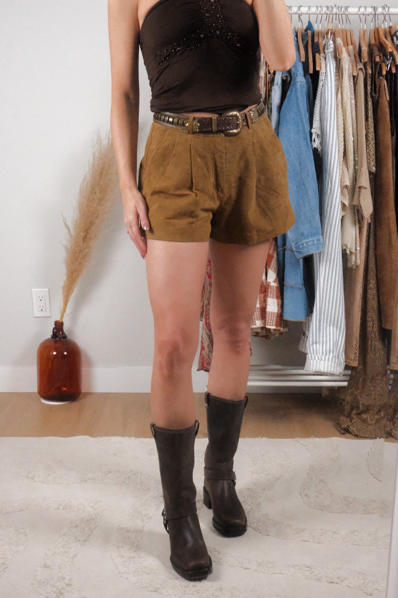 Modern x Suede Pleated Shorts (4)