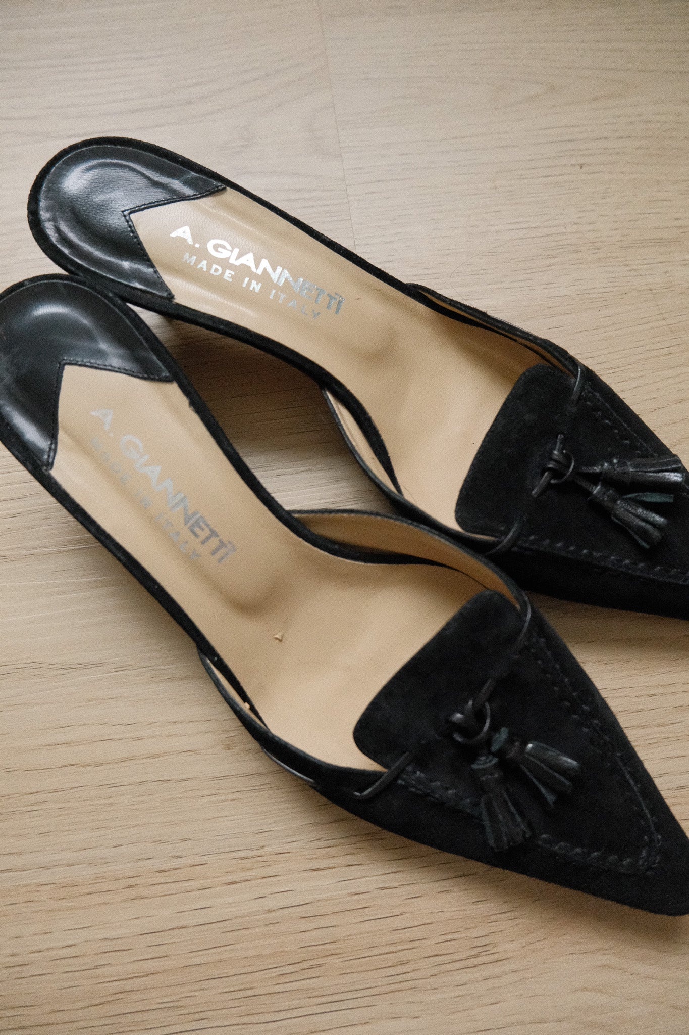 Made in Italy x Vintage x Suede Tassel Kitten Heels (7)