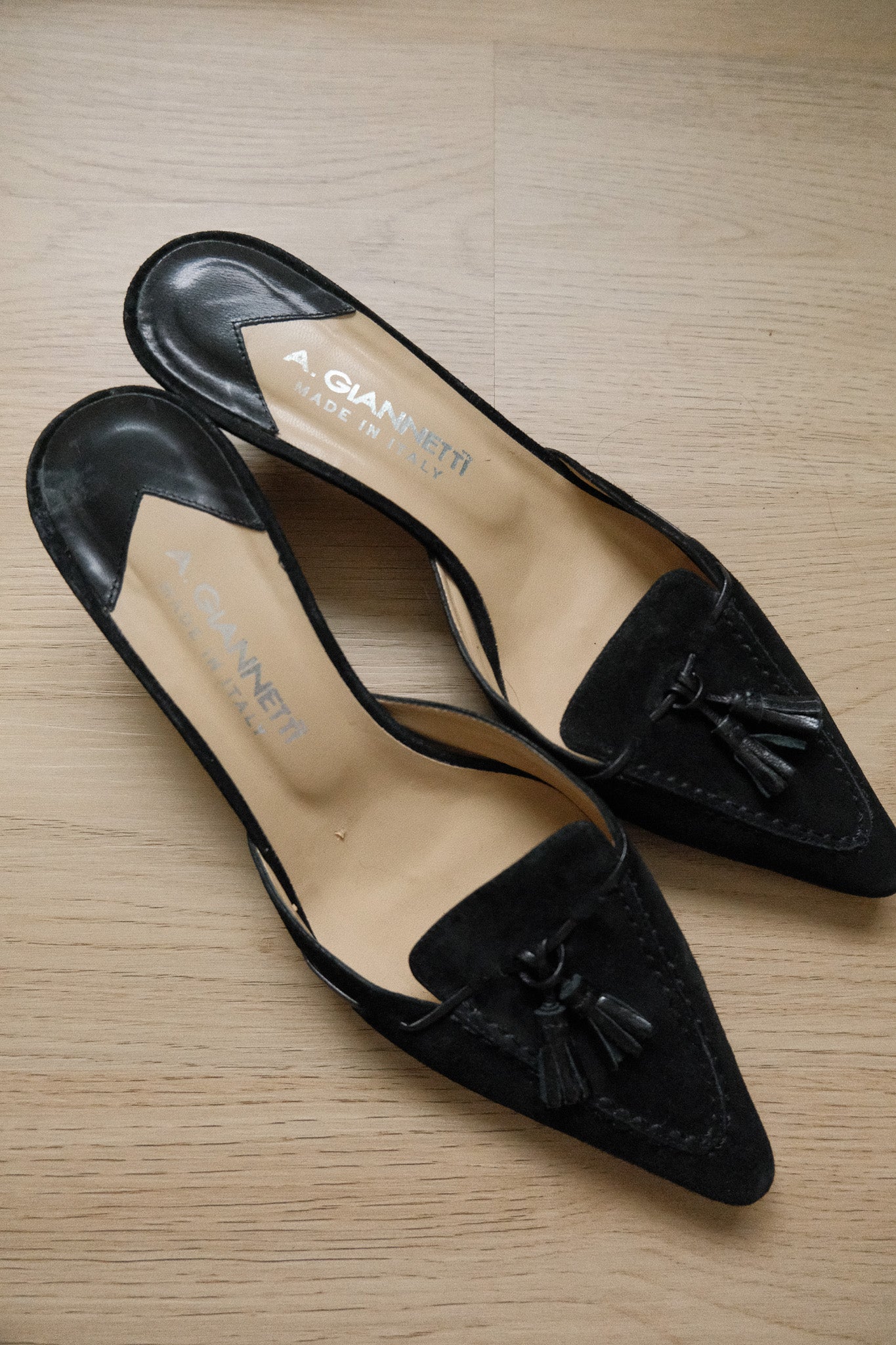 Made in Italy x Vintage x Suede Tassel Kitten Heels (7)