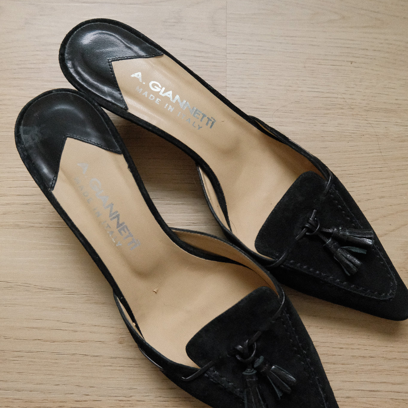 Made in Italy x Vintage x Suede Tassel Kitten Heels (7)