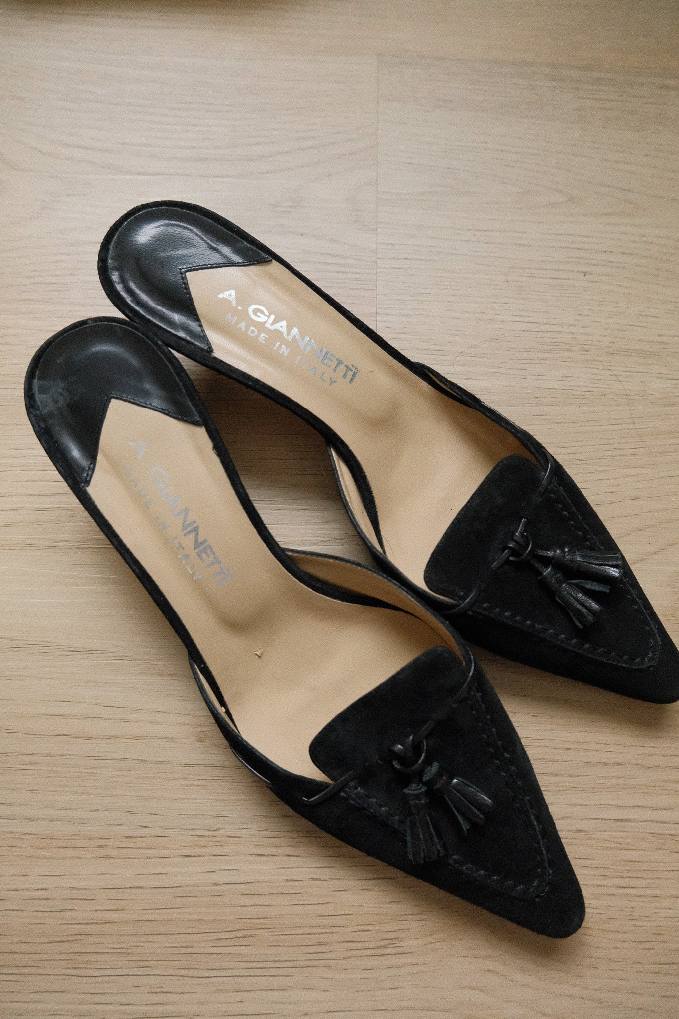 Made in Italy x Vintage x Suede Tassel Kitten Heels (7)