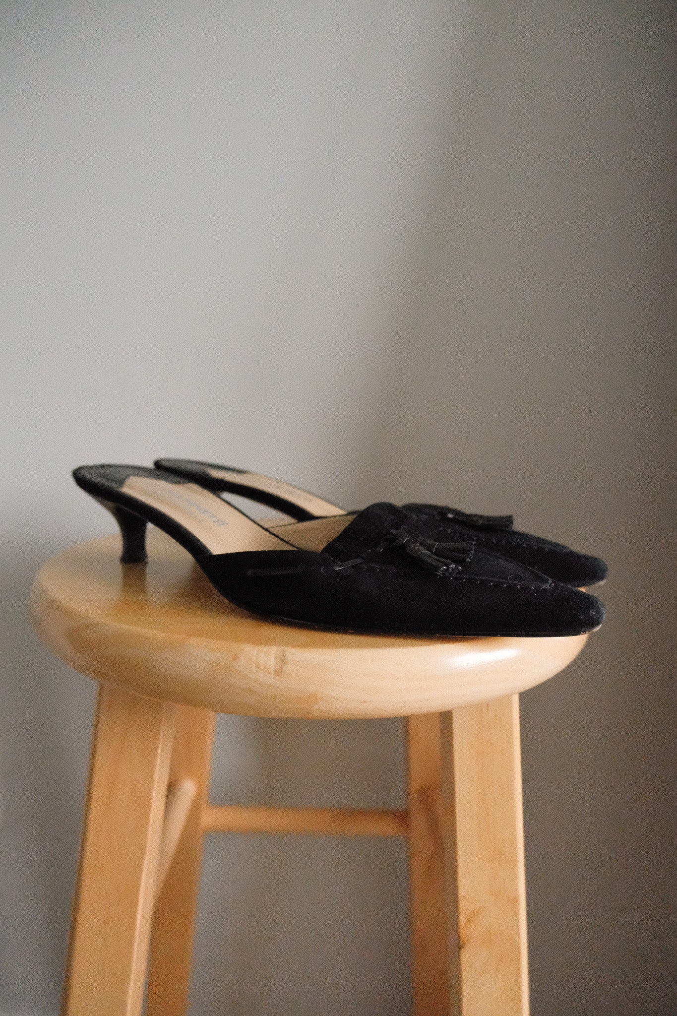 Made in Italy x Vintage x Suede Tassel Kitten Heels (7)