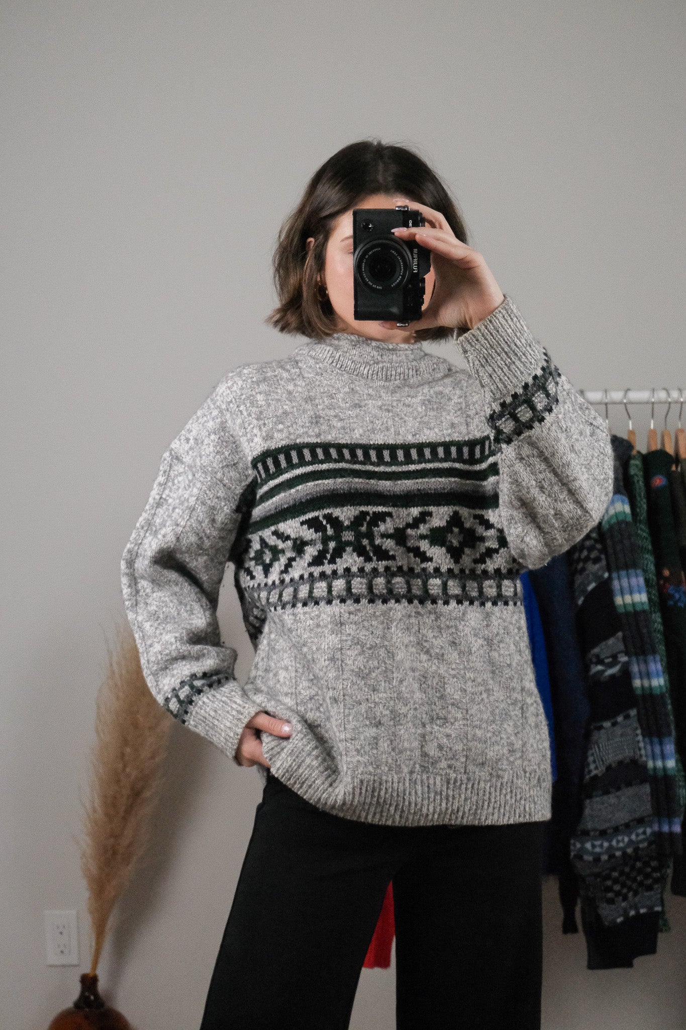Made in Canada x Vintage x Wool Blend Patterned Roll Neck Sweater (M/L)