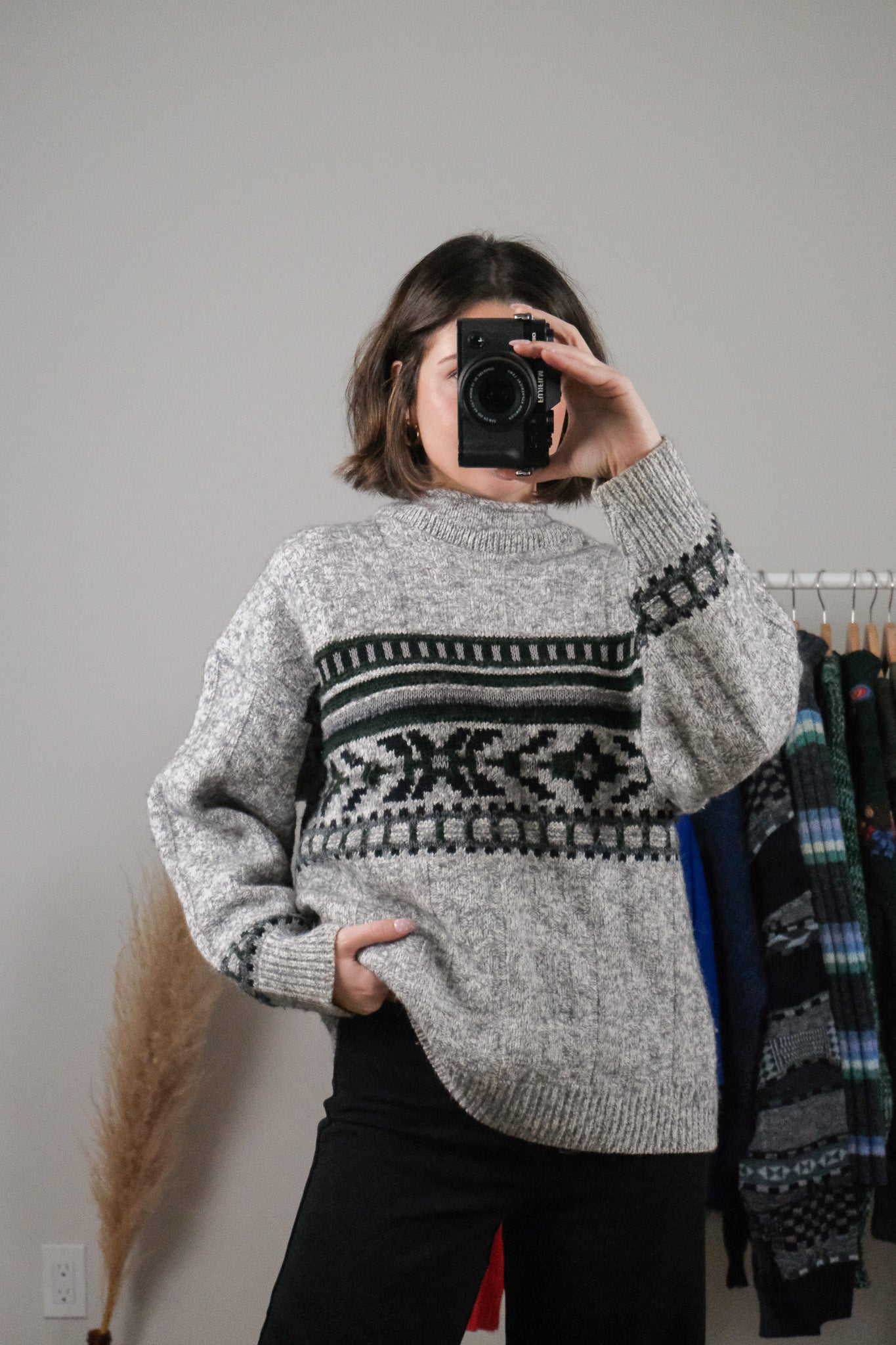 Made in Canada x Vintage x Wool Blend Patterned Roll Neck Sweater (M/L)