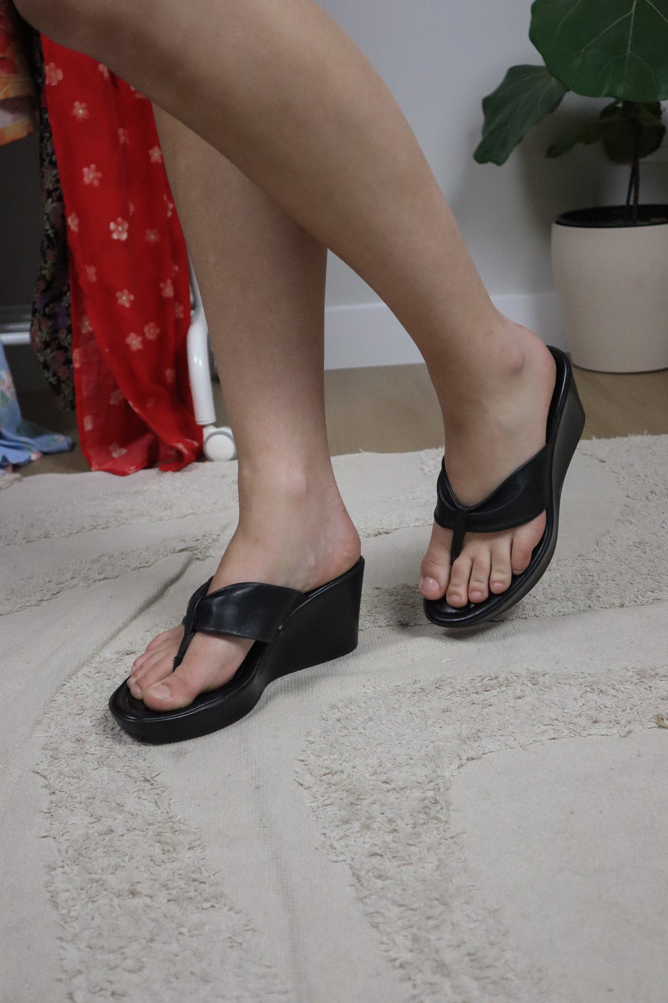 Vintage x Nine West Leather Platform Flip Flops (7/7.5)