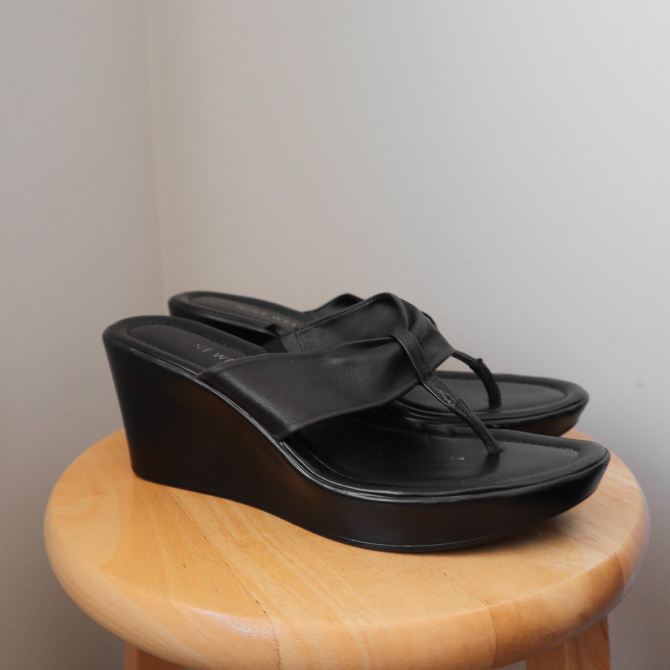 Vintage x Nine West Leather Platform Flip Flops (7/7.5)