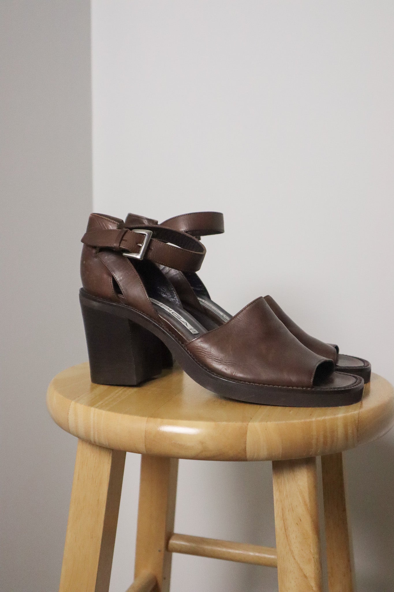 Made in Italy x Leather x Heels (6)