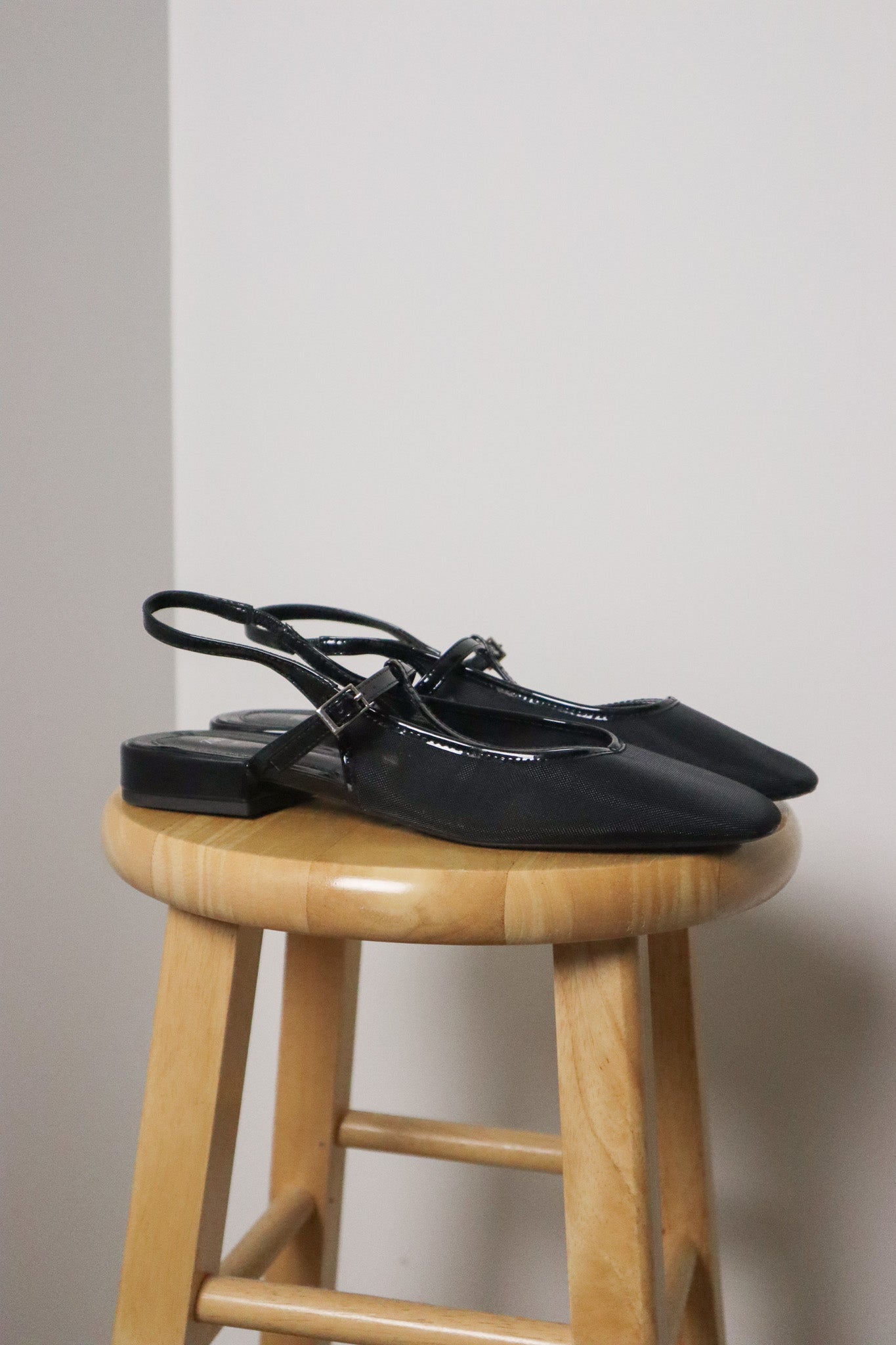 Modern x Mesh Flats (8.5/9)