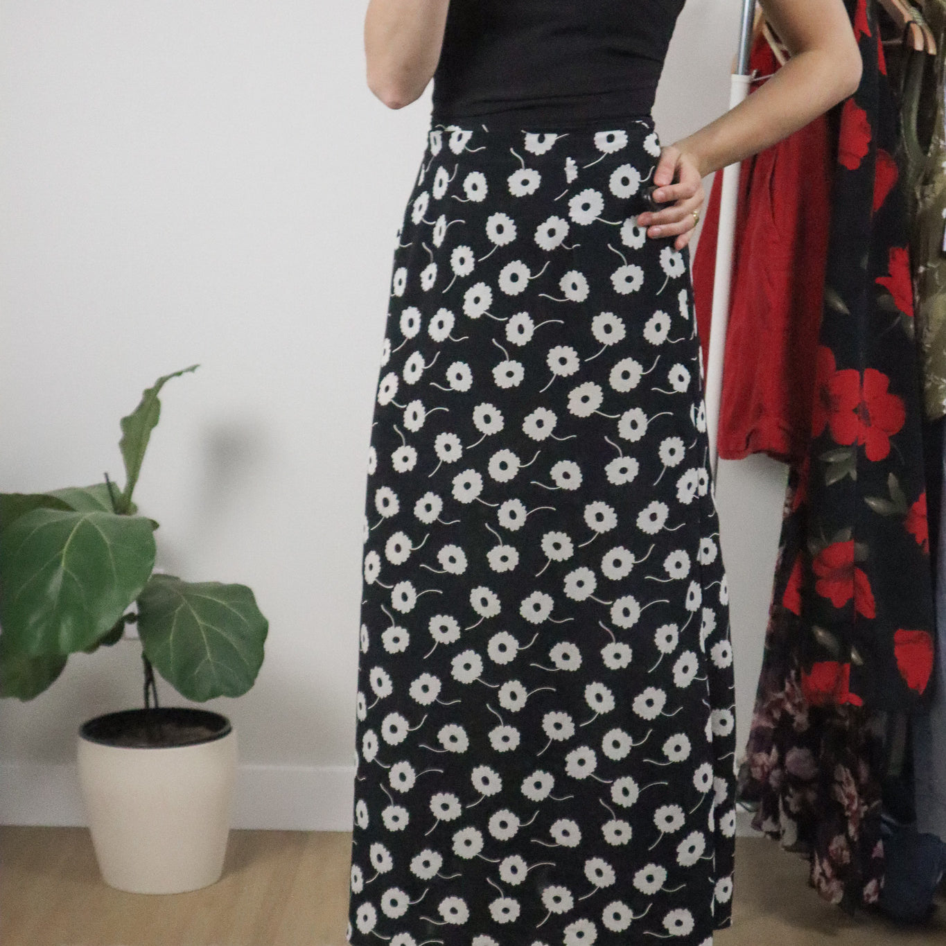 Made in Canada x Vintage x Flower Maxi Skirt (10)