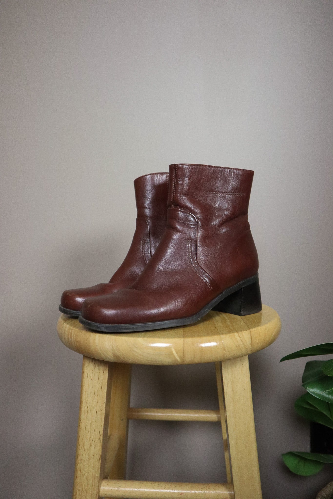 Vintage x Leather Boots (6.5)