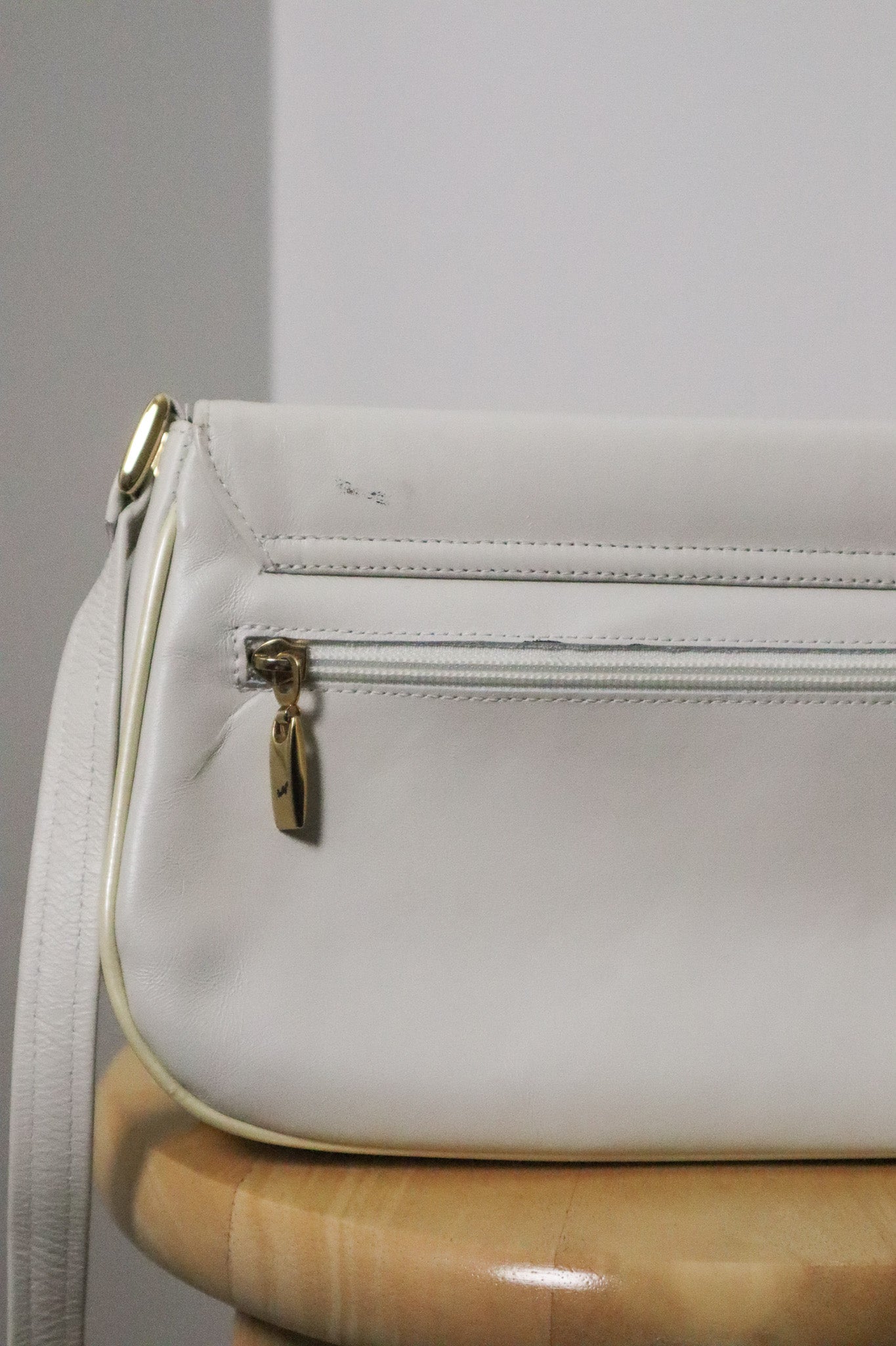 Made in Canada x Vintage x Cross Body Purse