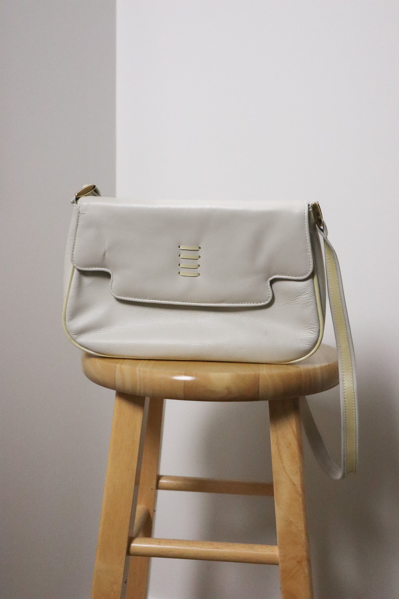 Made in Canada x Vintage x Cross Body Purse