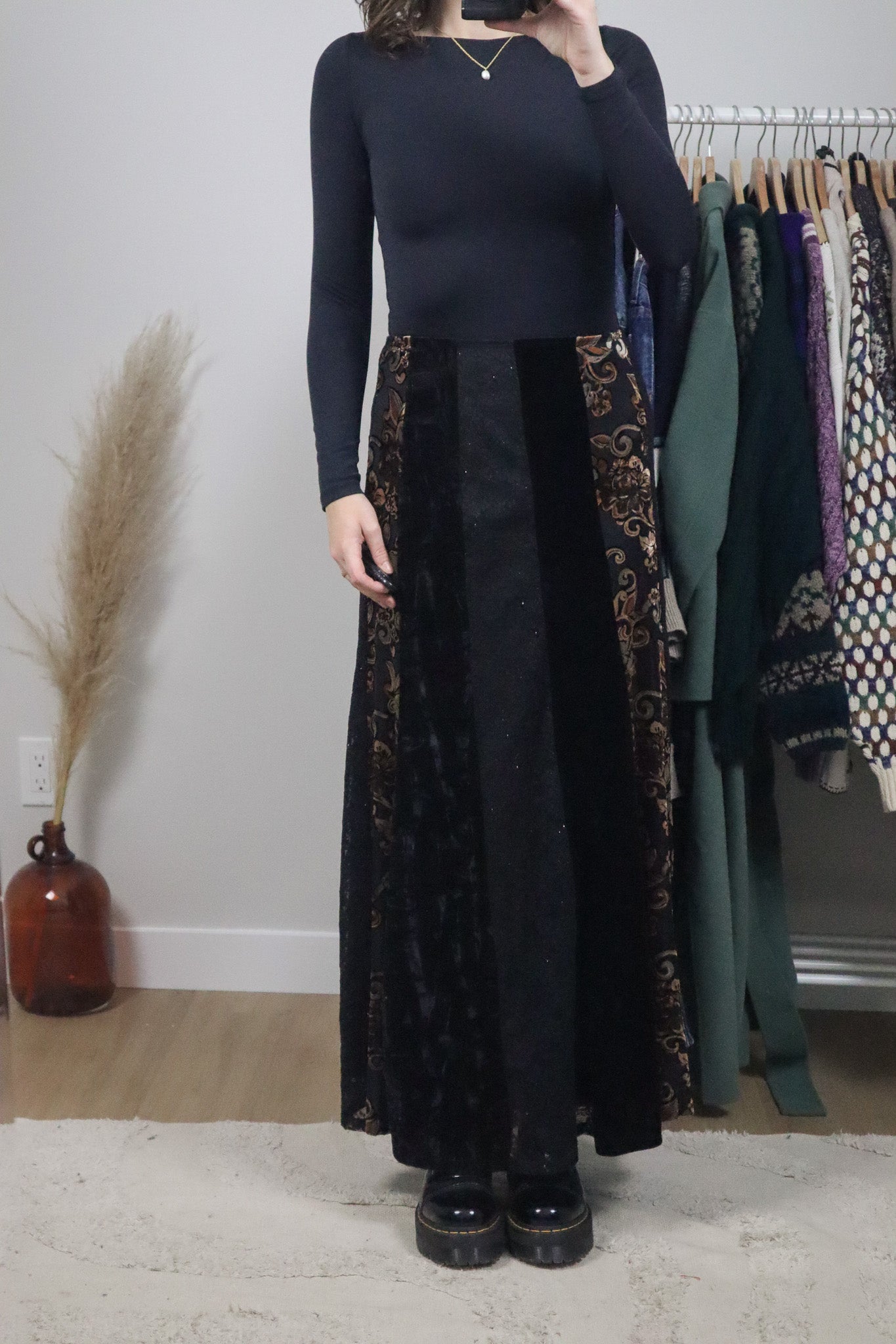 Made in Canada x Vintage x Velvet & Lace Maxi Skirt (M)